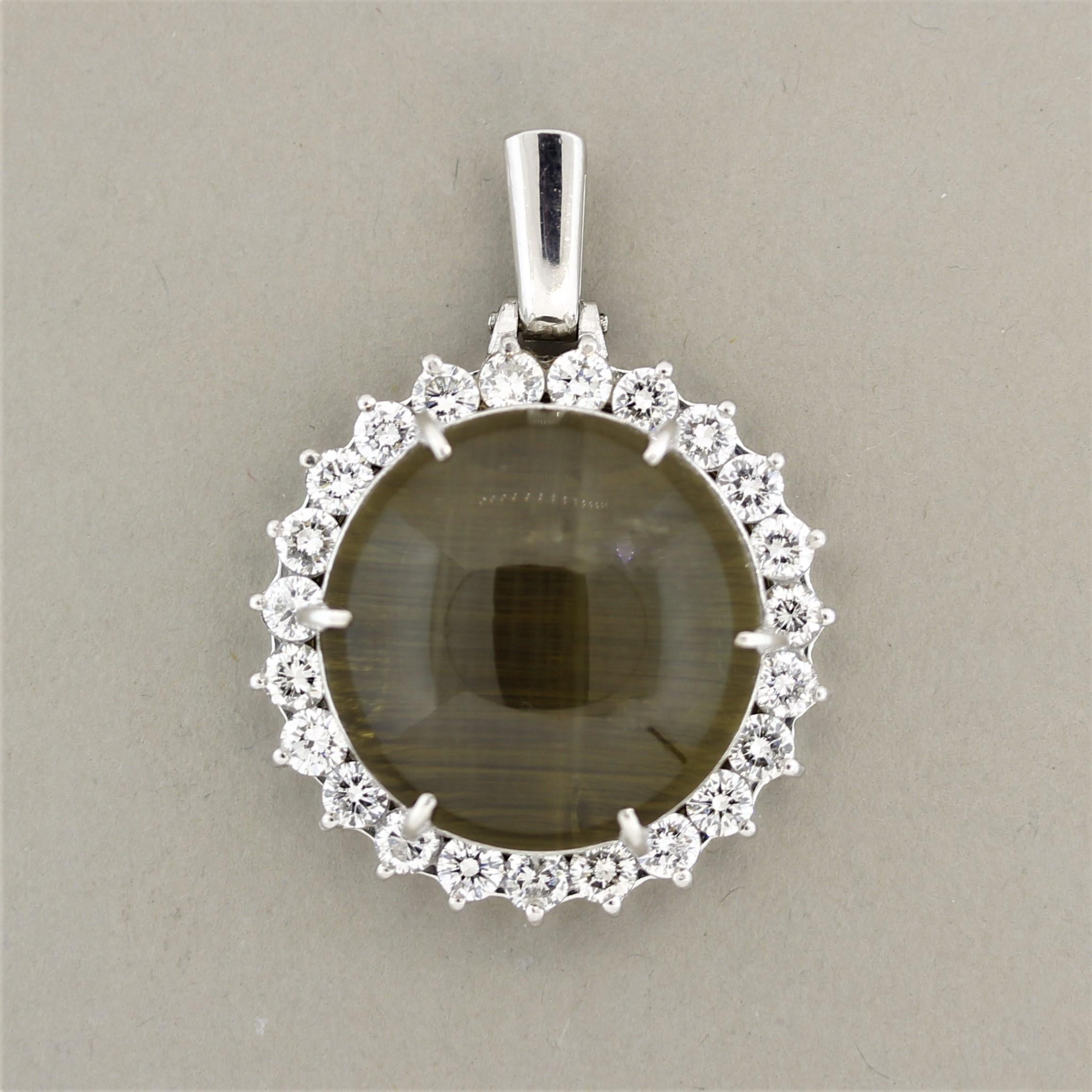 A large impressive and rare natural quartz with a fantastic cat’s eye, known as chatoyancy in the trade. The cat’s eye effect is most seen with chrysoberyl but in more rare occasions other precious stones can also display the unique phenomenon. It