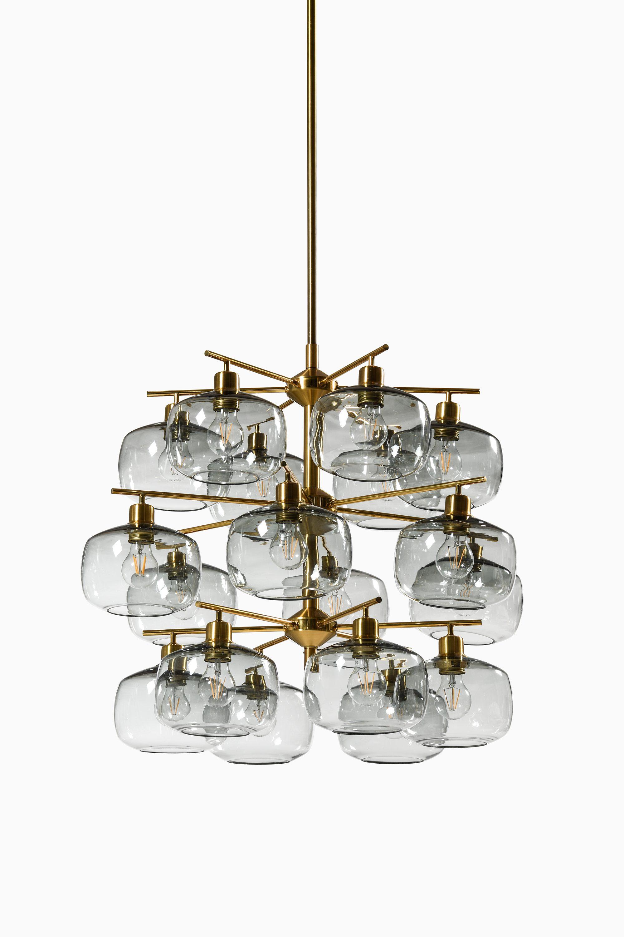 Large Ceiling Lamp in Brass and Glass by Holger Johansson, 1952

Additional Information:
Material: Brass and glass
Style: Mid century, Scandinavian
Produced by Westal in Sweden
Dimensions (W x D x H): 80 x 80 x 70 190 cm
Can be extended up to 4.2