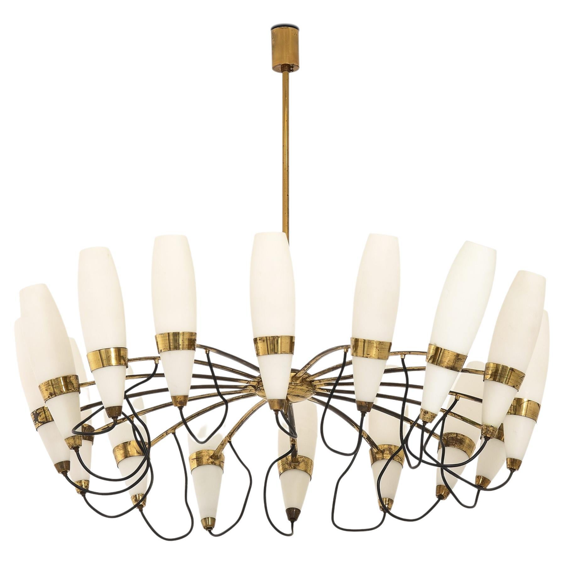 Grande lampada da soffitto in vetro opalino e ottone, anni '50 in vendita