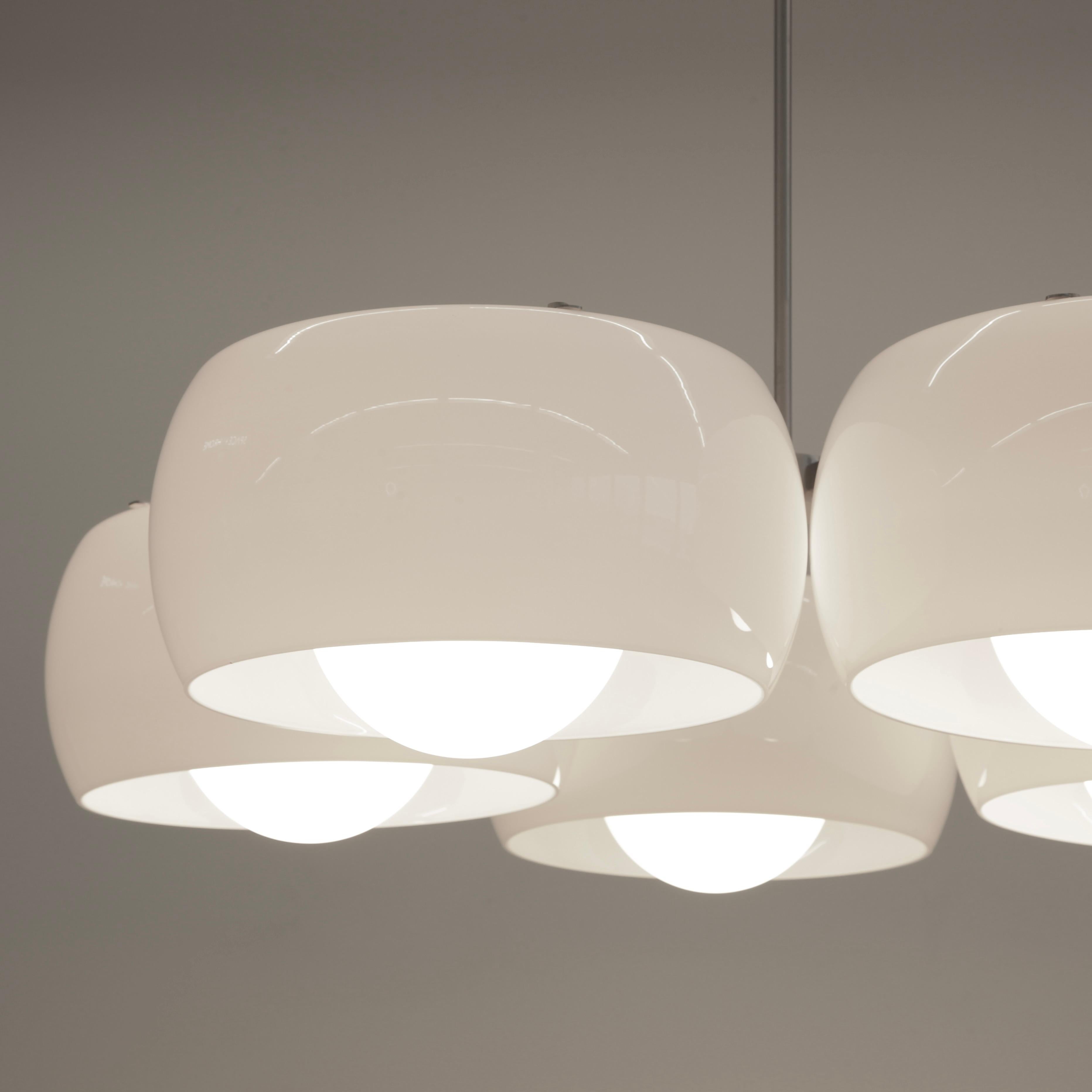 Ceiling lamp, designed by Vico Magistretti in 1961. Italy, Artemide.
The 'Pentaclinio' ceiling lamp by Magistretti, uses 5 double diffuser glass shades. Opaline glass pieces and brushed metal structure. AMAZING!

Please note: All lighting fixtures