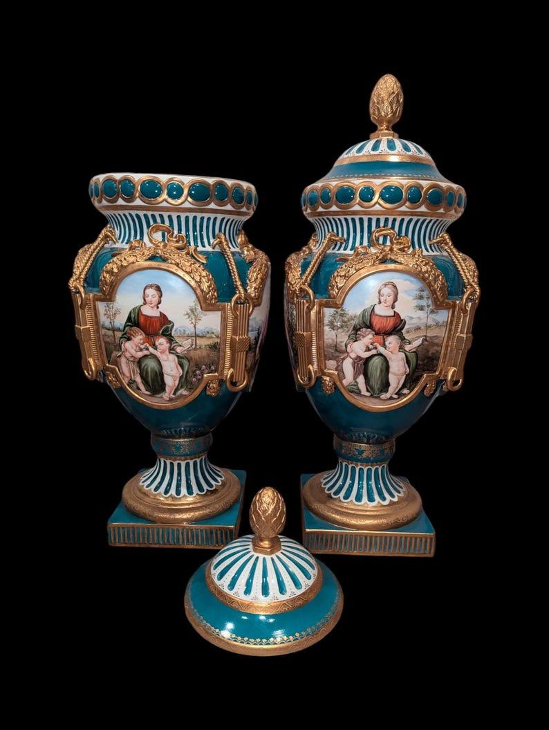 Rococò Grande urna con coperchio Celestial Blue King Louis Sèvres Style Scenery in vendita