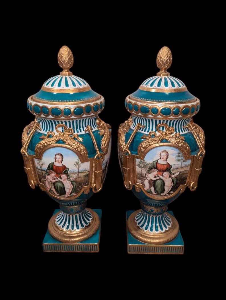 Dipinto a mano Grande urna con coperchio Celestial Blue King Louis Sèvres Style Scenery in vendita