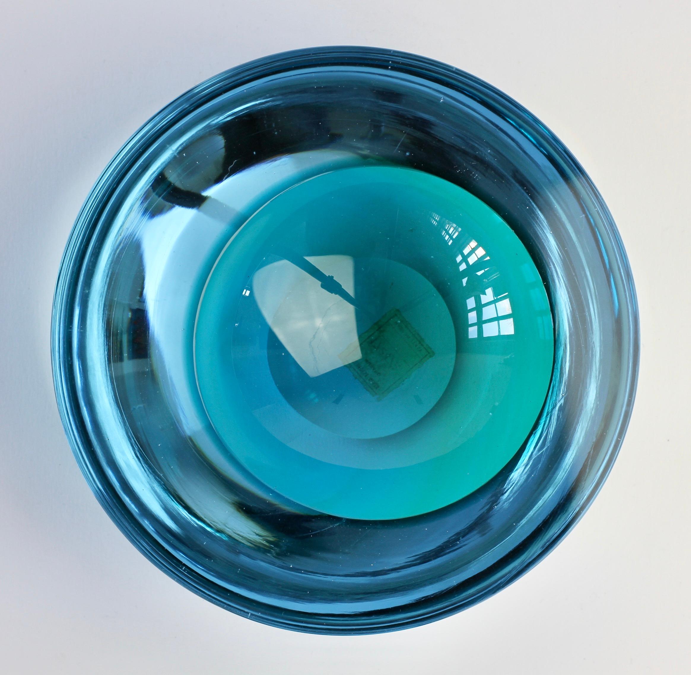 Grand bol, plat, cendrier en verre Murano Glass Sommerso bleu asymétrique italien de Cenedese en vente 7