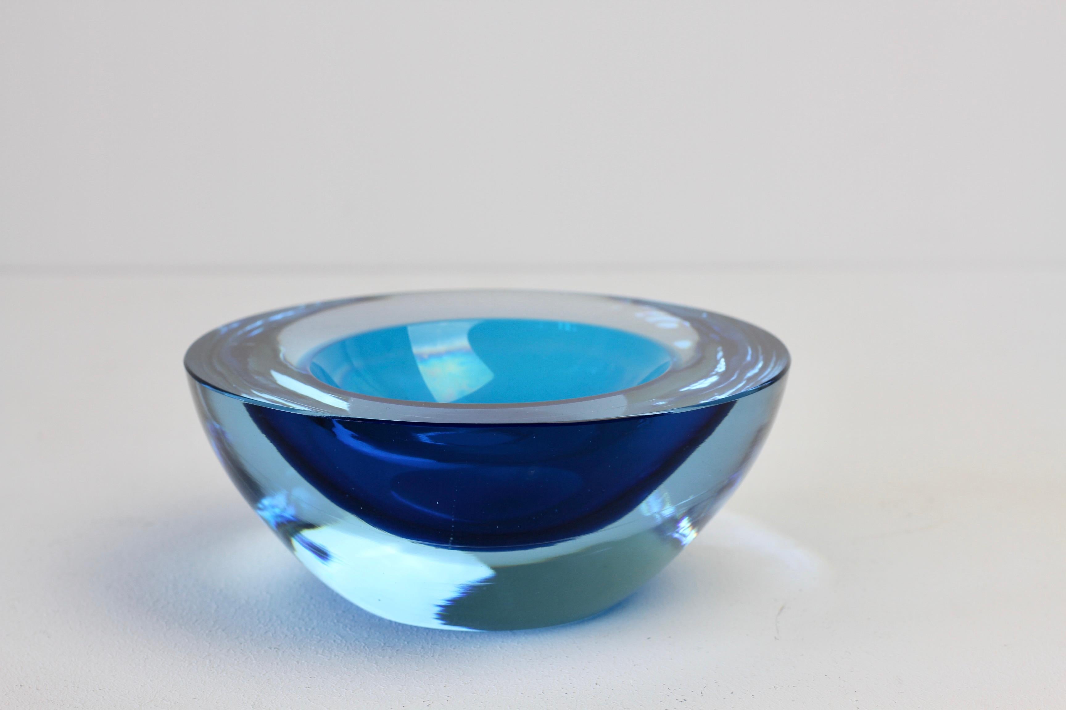 Large Cenedese Italian Asymmetric Blue Sommerso Murano Glass Bowl, Dish, Ashtray In Excellent Condition For Sale In Landau an der Isar, Bayern