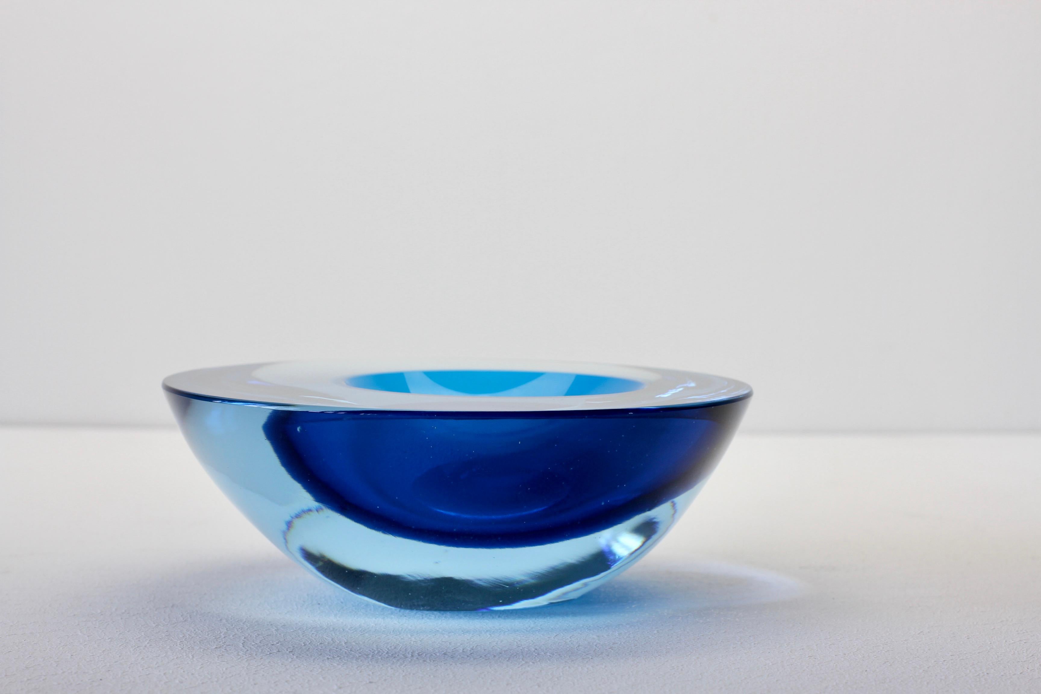 Large Cenedese Italian Asymmetric Blue Sommerso Murano Glass Bowl, Dish, Ashtray In Excellent Condition For Sale In Landau an der Isar, Bayern