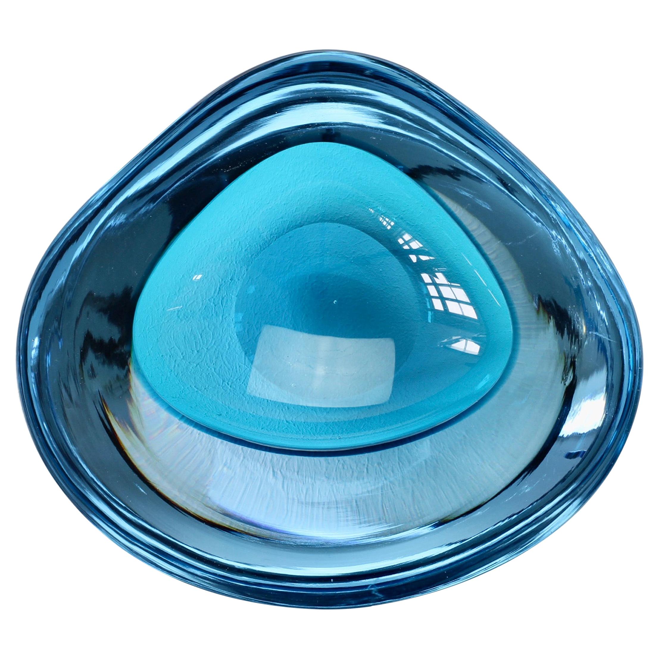Grand bol:: plat:: cendrier en verre de Murano Sommerso bleu asymétrique italien Cenedese en vente