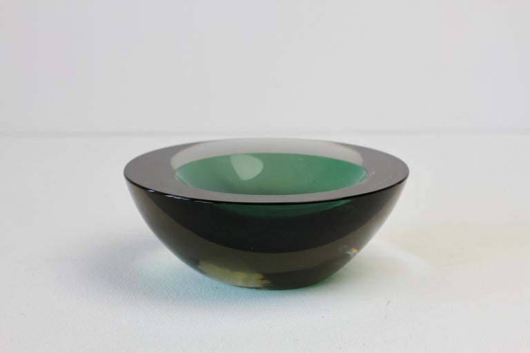 Large Cenedese Italian Asymmetric Emerald Green Sommerso Murano Glass Bowl For Sale 6