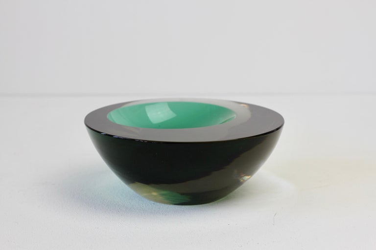 Large Cenedese Italian Asymmetric Emerald Green Sommerso Murano Glass Bowl For Sale 9