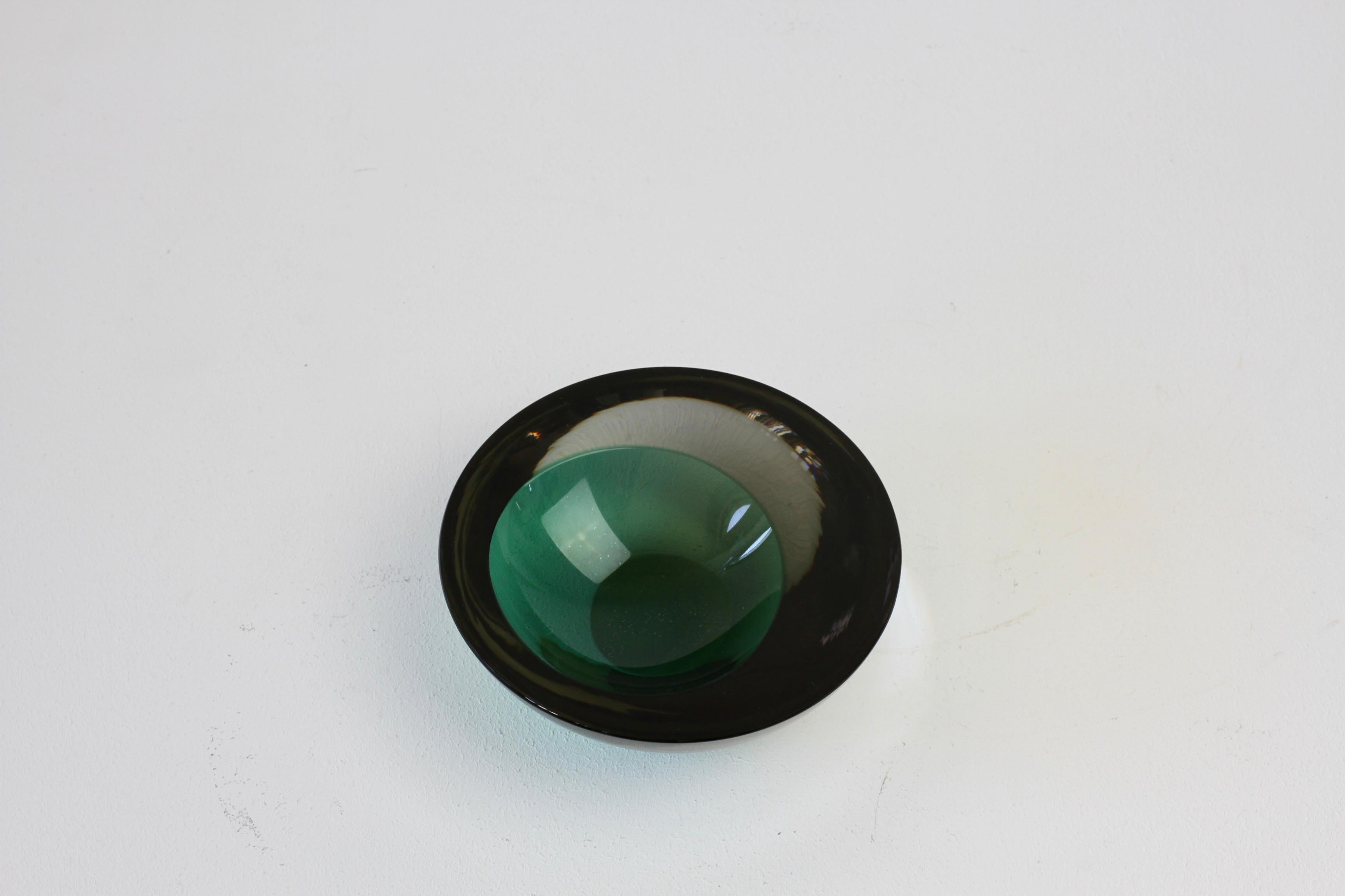 Große Cenedese Italienische Asymmetrische Smaragdgrüne Sommerso Murano Glas Schale im Angebot 10