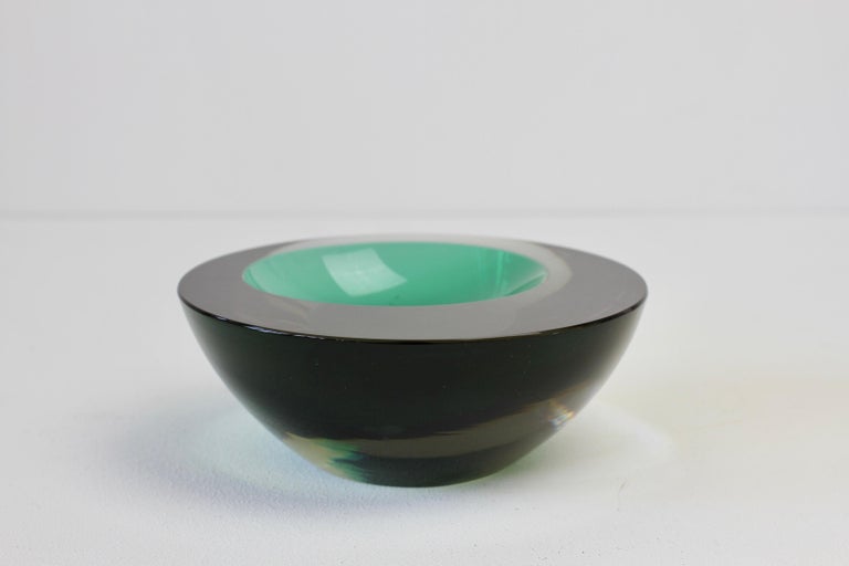 Large Cenedese Italian Asymmetric Emerald Green Sommerso Murano Glass Bowl For Sale 2