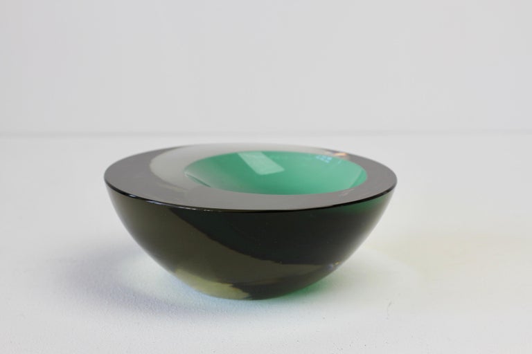 Large Cenedese Italian Asymmetric Emerald Green Sommerso Murano Glass Bowl For Sale 4