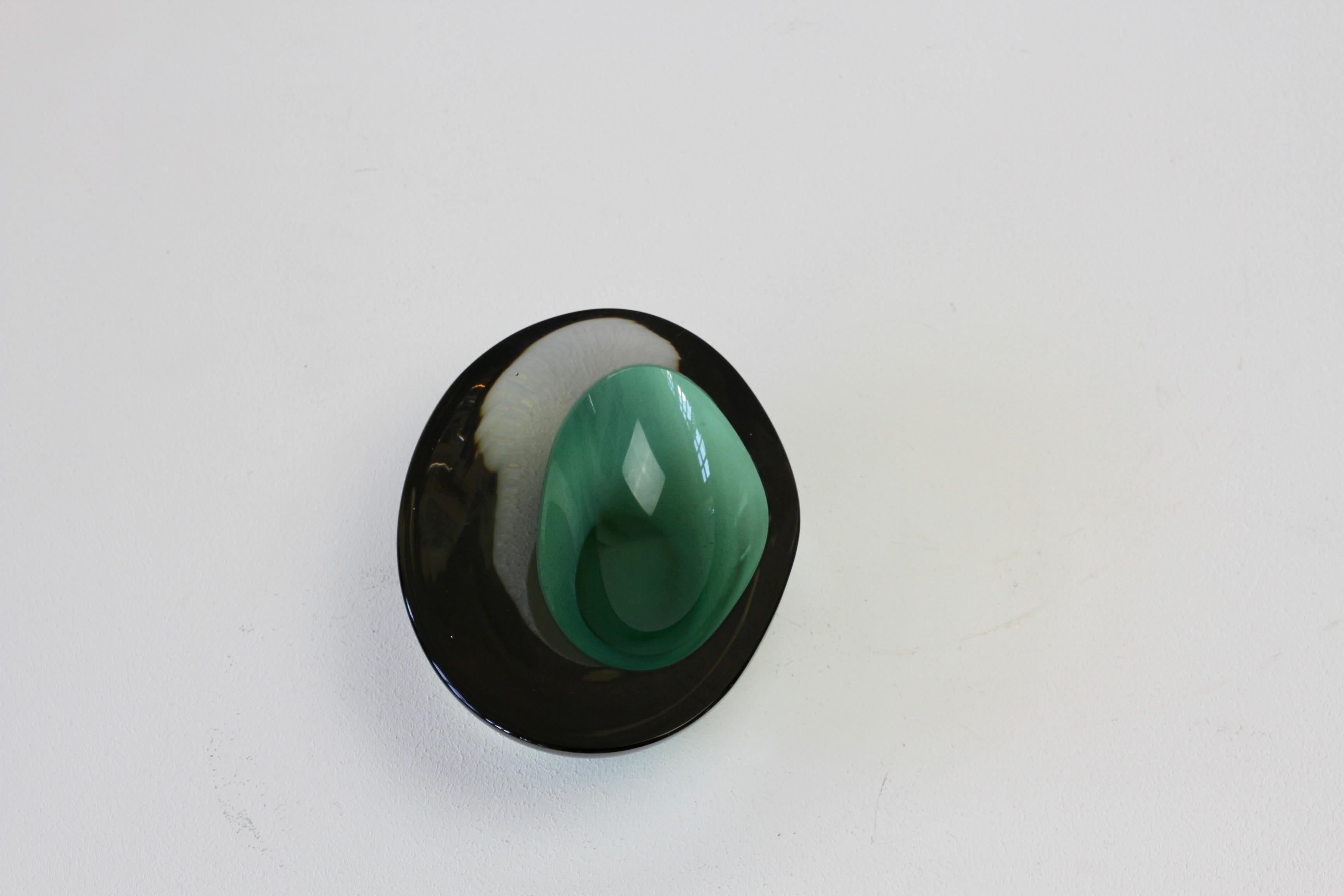 Grand plat:: cendrier et bol en verre de Murano asymétrique Sommerso vert:: italien Cenedese en vente 3