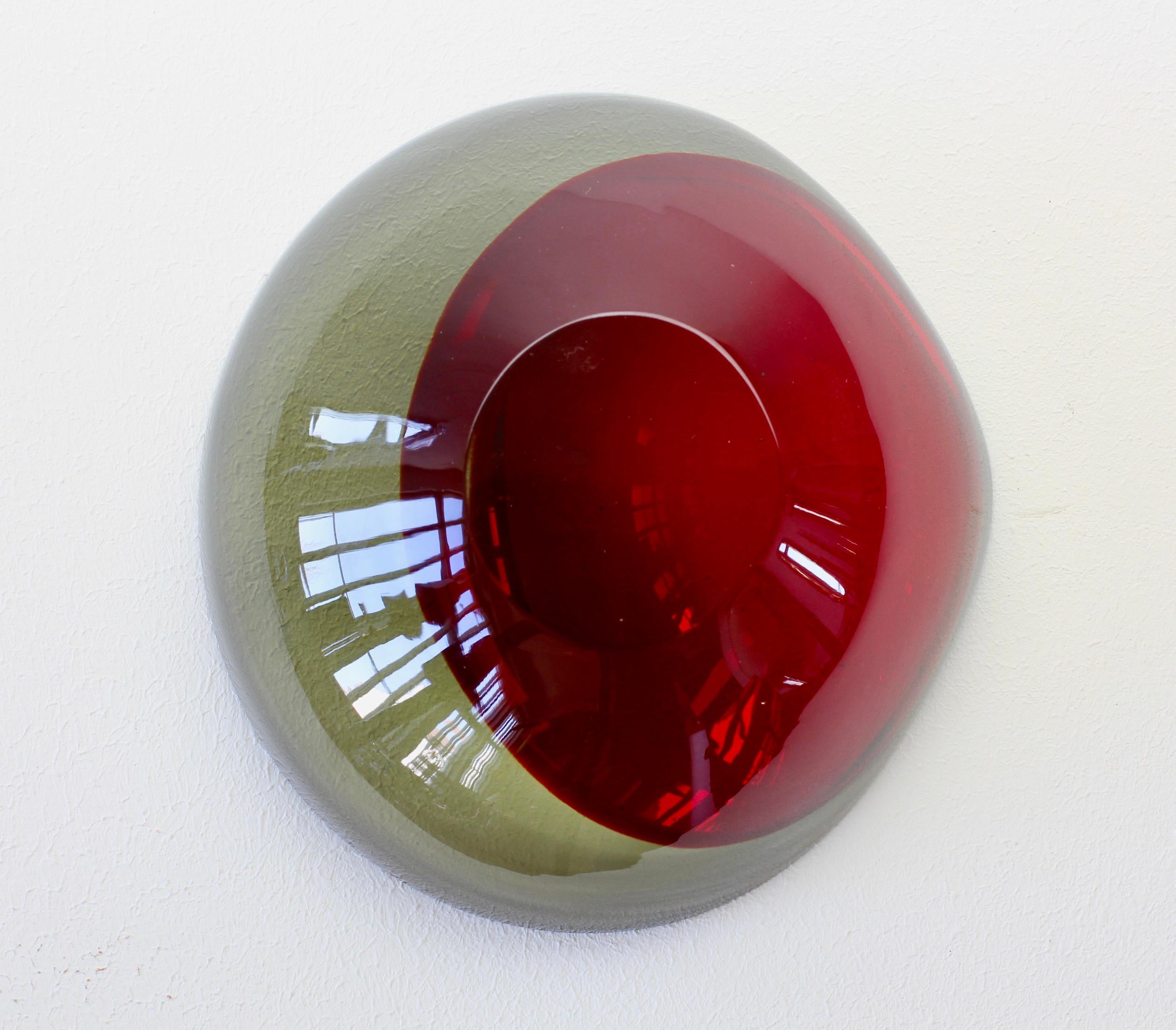Gran cuenco o cenicero cenedés italiano asimétrico rojo de Murano Glass Sommerso en venta 3