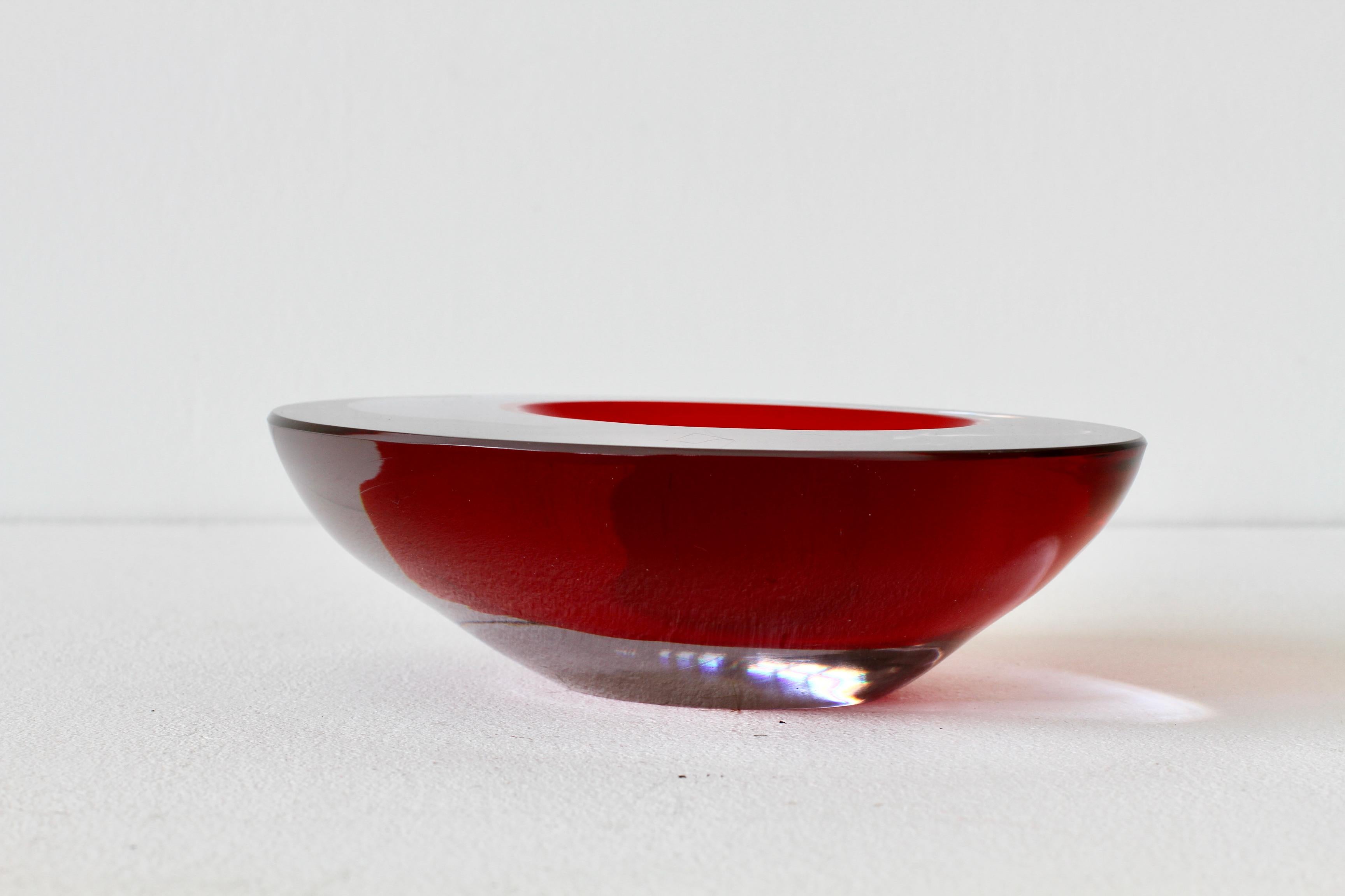 Large Cenedese Italian Asymmetric Red Sommerso Murano Glass Bowl Dish or Ashtray In Good Condition For Sale In Landau an der Isar, Bayern