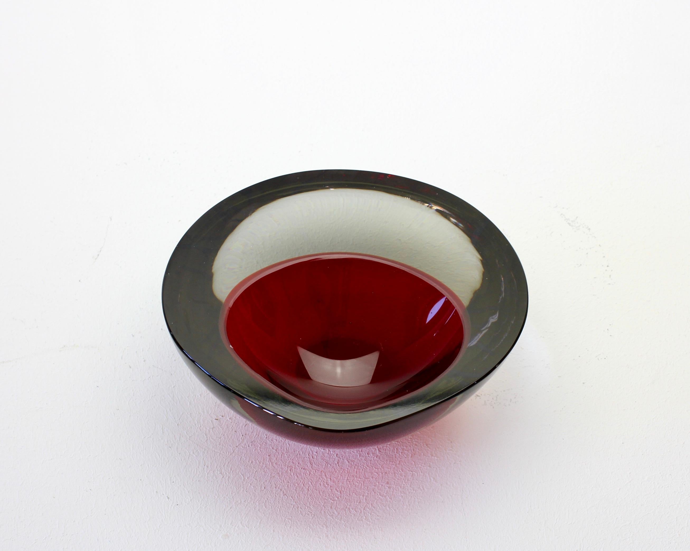 Large Cenedese Italian Asymmetric Red Sommerso Murano Glass Bowl Dish or Ashtray For Sale 3