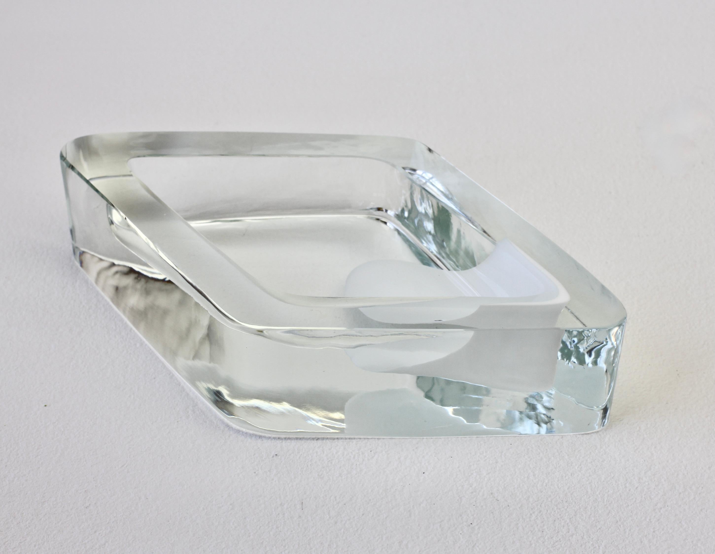 Antonio da Ros for Cenedese signed, large and heavy vintage mid-century modern Italian Murano glass rhombus (diamond) shaped bowl, serving dish or ashtray, circa 1965-1975. Large and heavy piece of glass features an geometric design with clear glass