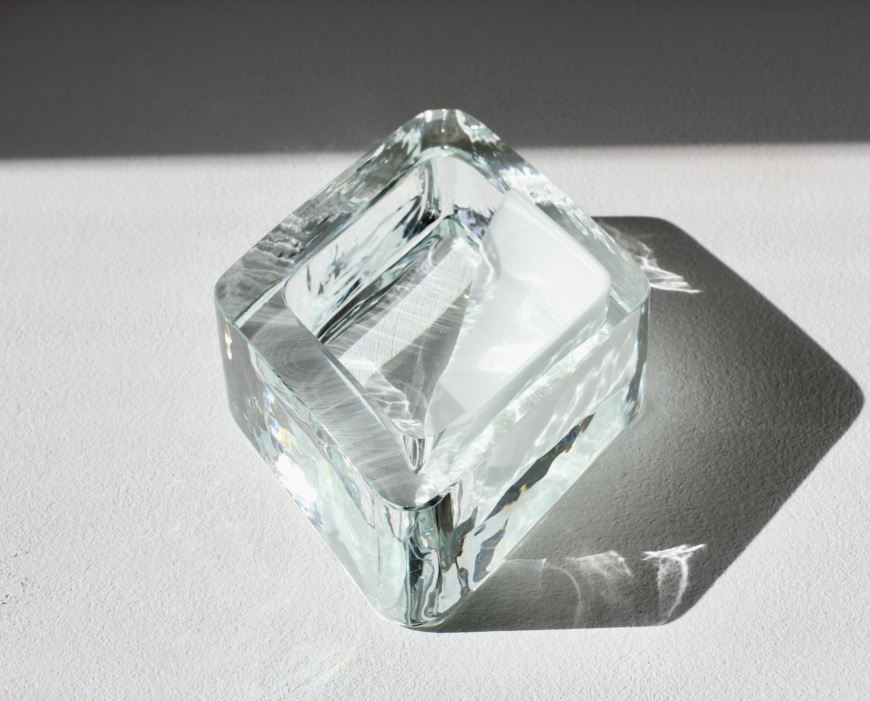 italien Grand bol, plat, cendrier en verre de Murano blanc et transparent de Cenedese (Italie) en vente