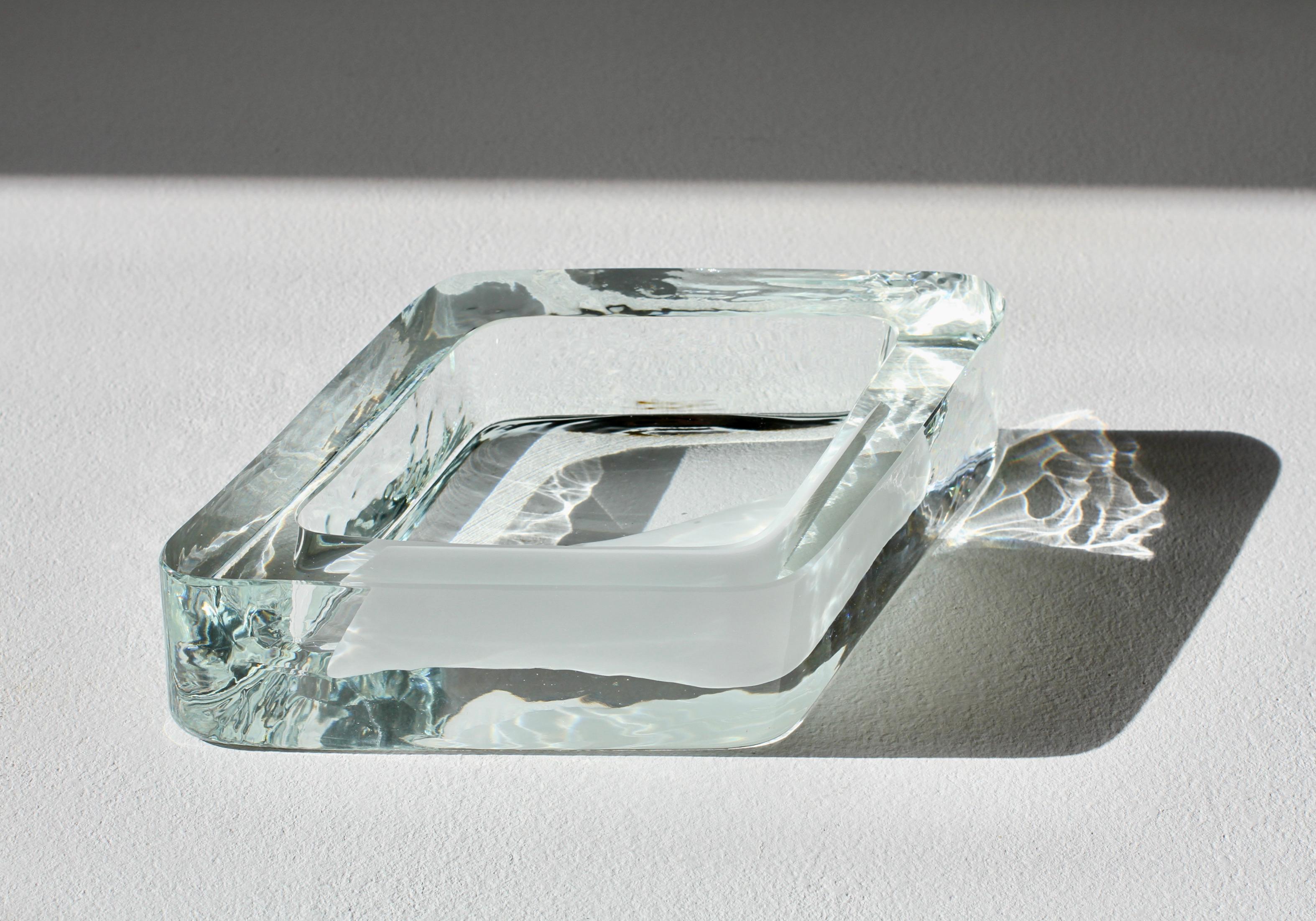 Grand bol, plat, cendrier en verre de Murano blanc et transparent de Cenedese (Italie) Excellent état - En vente à Landau an der Isar, Bayern