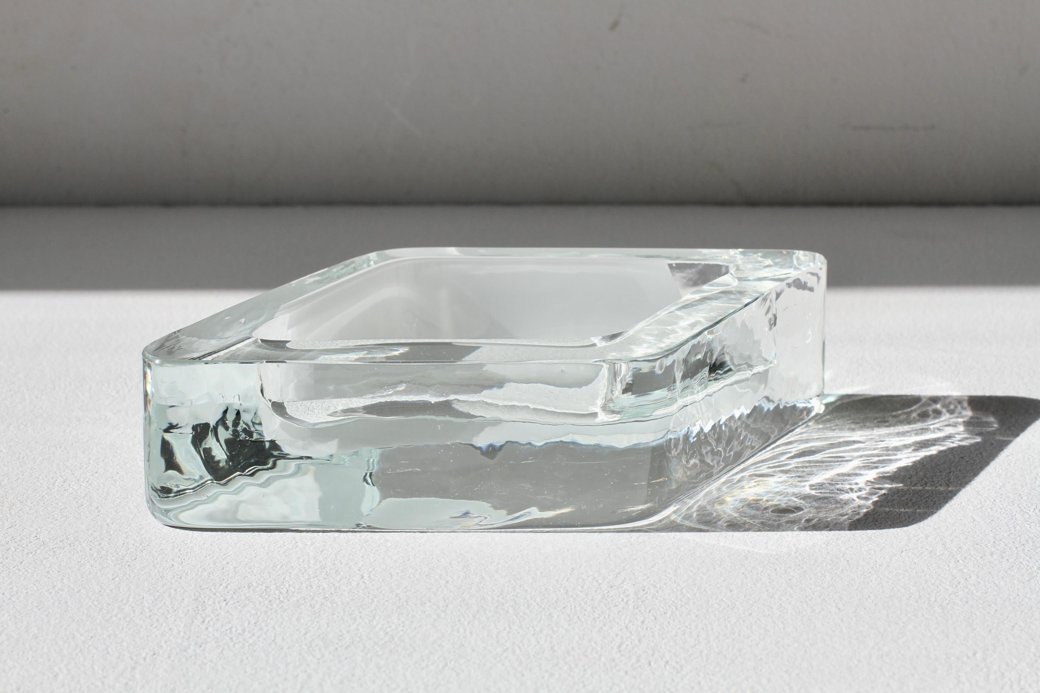 Gran cuenco, plato y cenicero de cristal de Murano con rombos blancos y transparentes de Cenedese Italia en venta 2