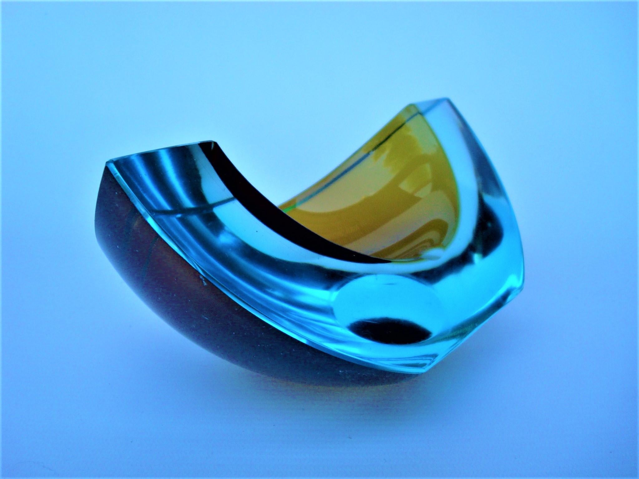 Large Cenedese Italian Sommerso Murano Glass Ashtray, Italy 1960´s In Good Condition For Sale In Buenos Aires, Olivos