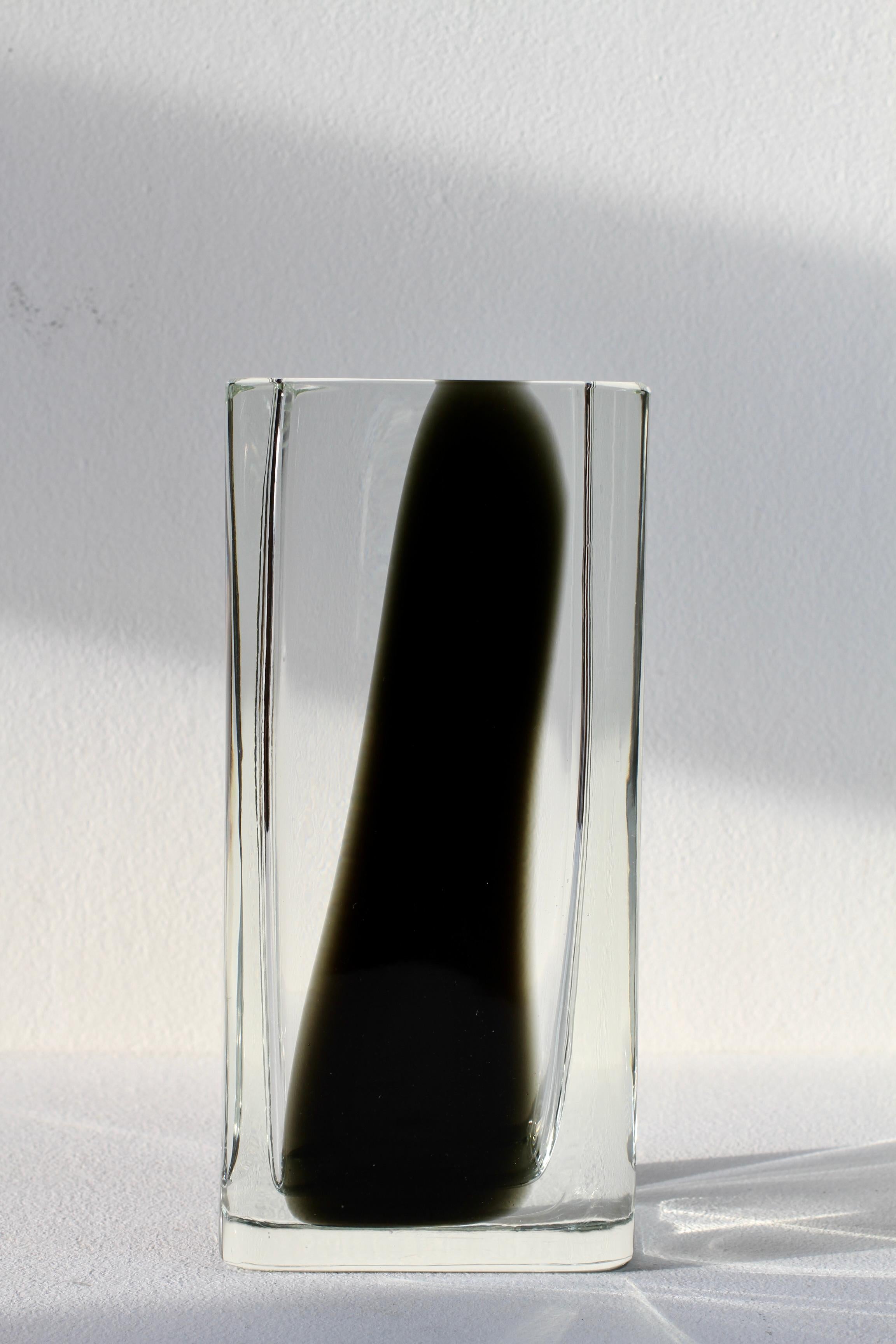 Antonio da Ros for Cenedese large, heavy and elegant vintage Mid-Century modern Italian Murano tall, large and square glass vase, circa 1965-1975. This rare, large and heavy piece of glass features a simplistic, elegant form and design in thick