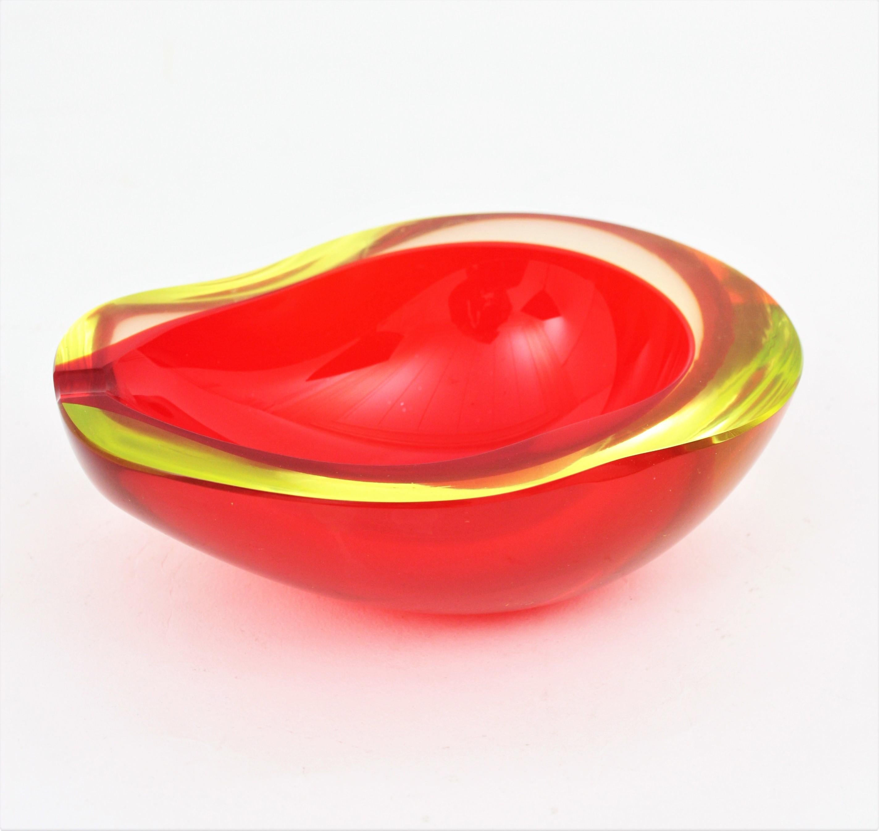 Large Cenedese Murano Red Sommerso Glass Geode Bowl Ashtray, Signed In Excellent Condition In Barcelona, ES