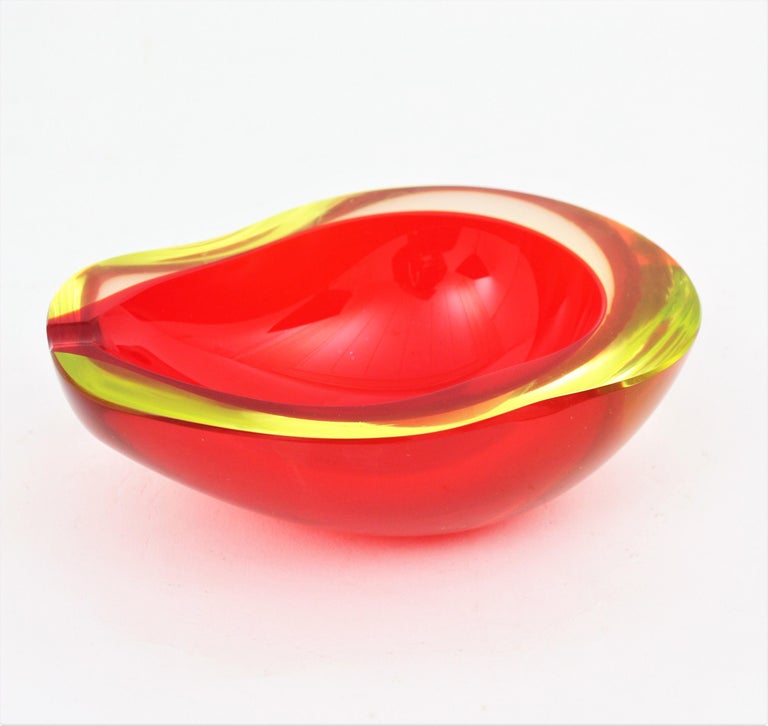 Large Cenedese Murano Red Sommerso Glass Geode Bowl Ashtray, Signed In Excellent Condition For Sale In Barcelona, ES