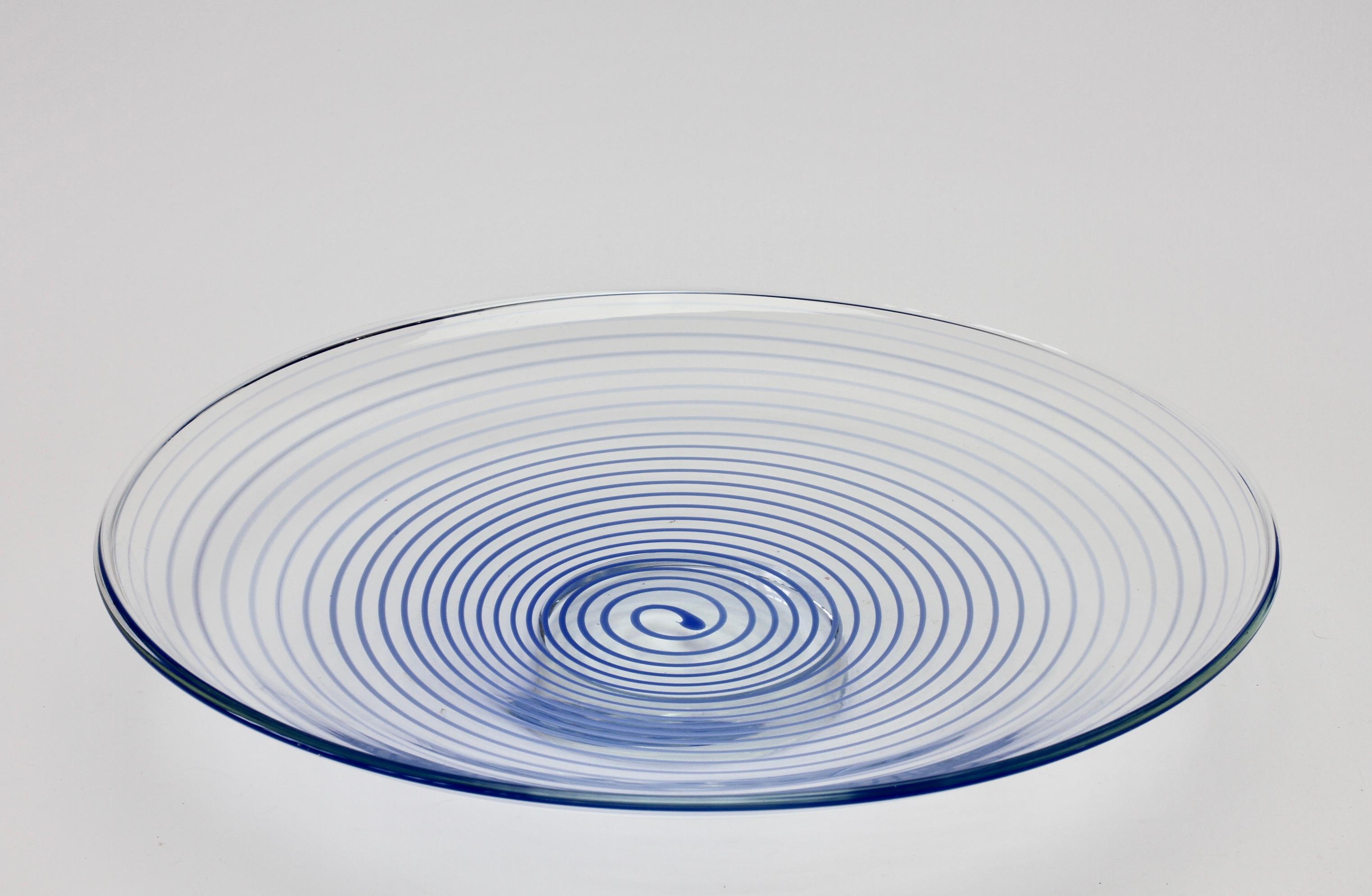 Große blaue Spirali-Schale oder Servierschale aus venezianischem Muranoglas von Cenedese (Italienisch) im Angebot