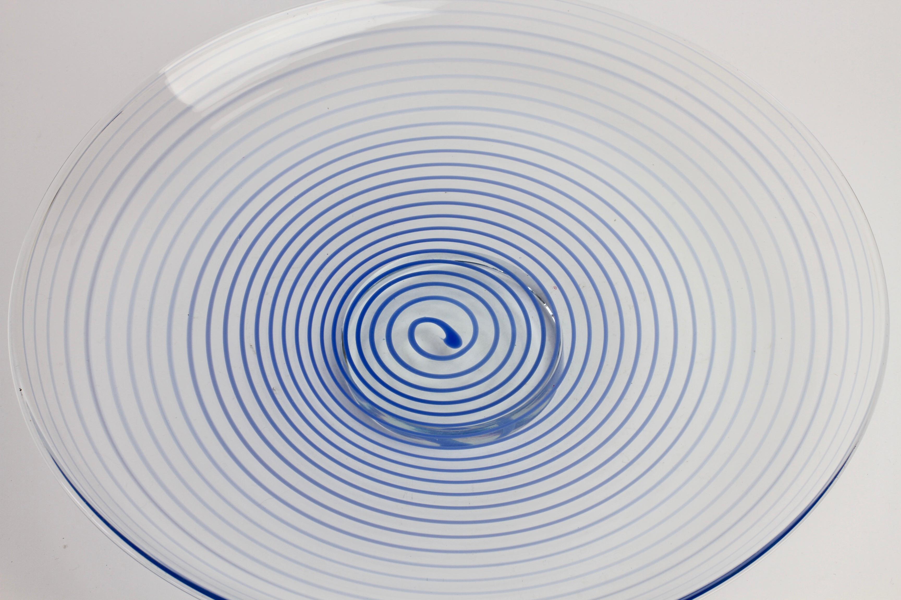 Grand bol ou plat de service en verre de Murano bleu en forme de spirale de style vénitien Cenedese en vente 1