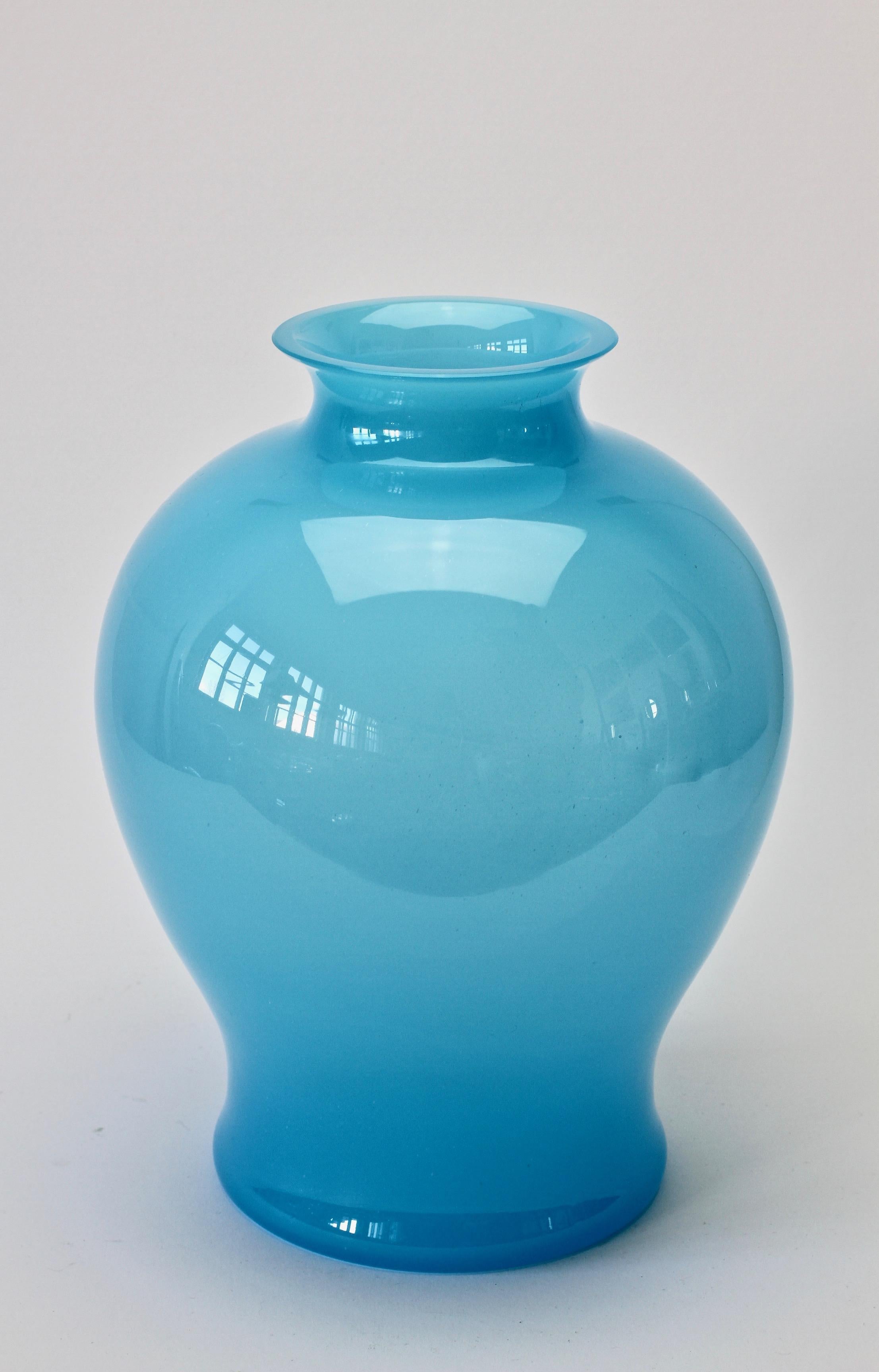 Large Cenedese Vintage Midcentury Opaline Blue Italian Round Murano Glass Vase In Excellent Condition For Sale In Landau an der Isar, Bayern