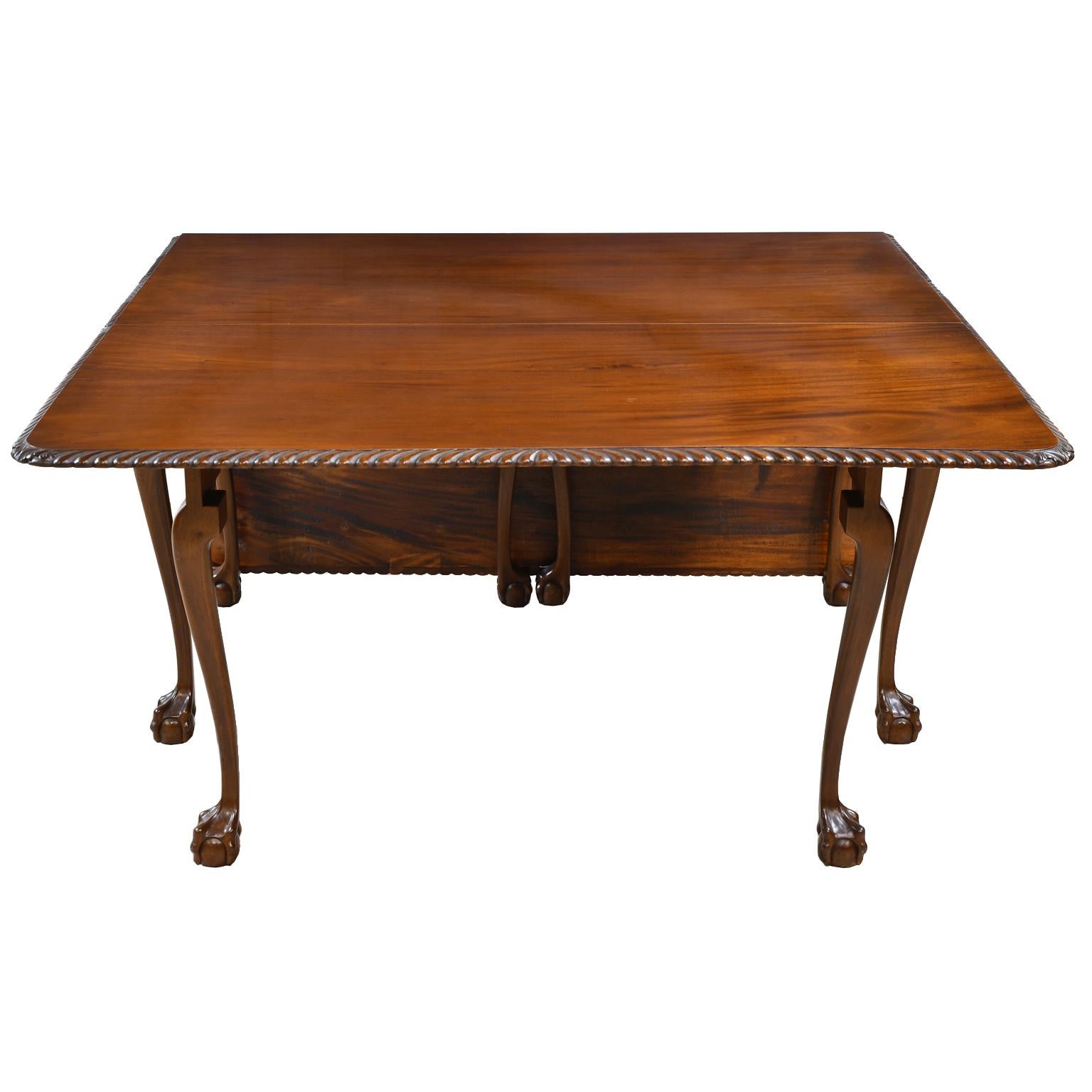 Hand-Crafted Large Centennial Queen Anne-Style Drop-Leaf Dining Table Philadelphia circa 1880 For Sale