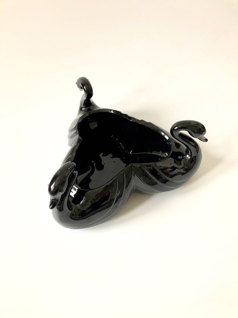 Post-Modern Large Ceramic 1980s Fitz and Floyd Black Swan Bowl For Sale