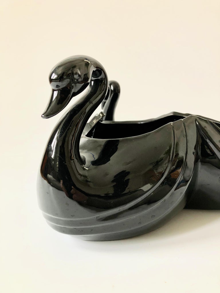 Large Ceramic 1980s Fitz and Floyd Black Swan Bowl In Good Condition For Sale In Vallejo, CA