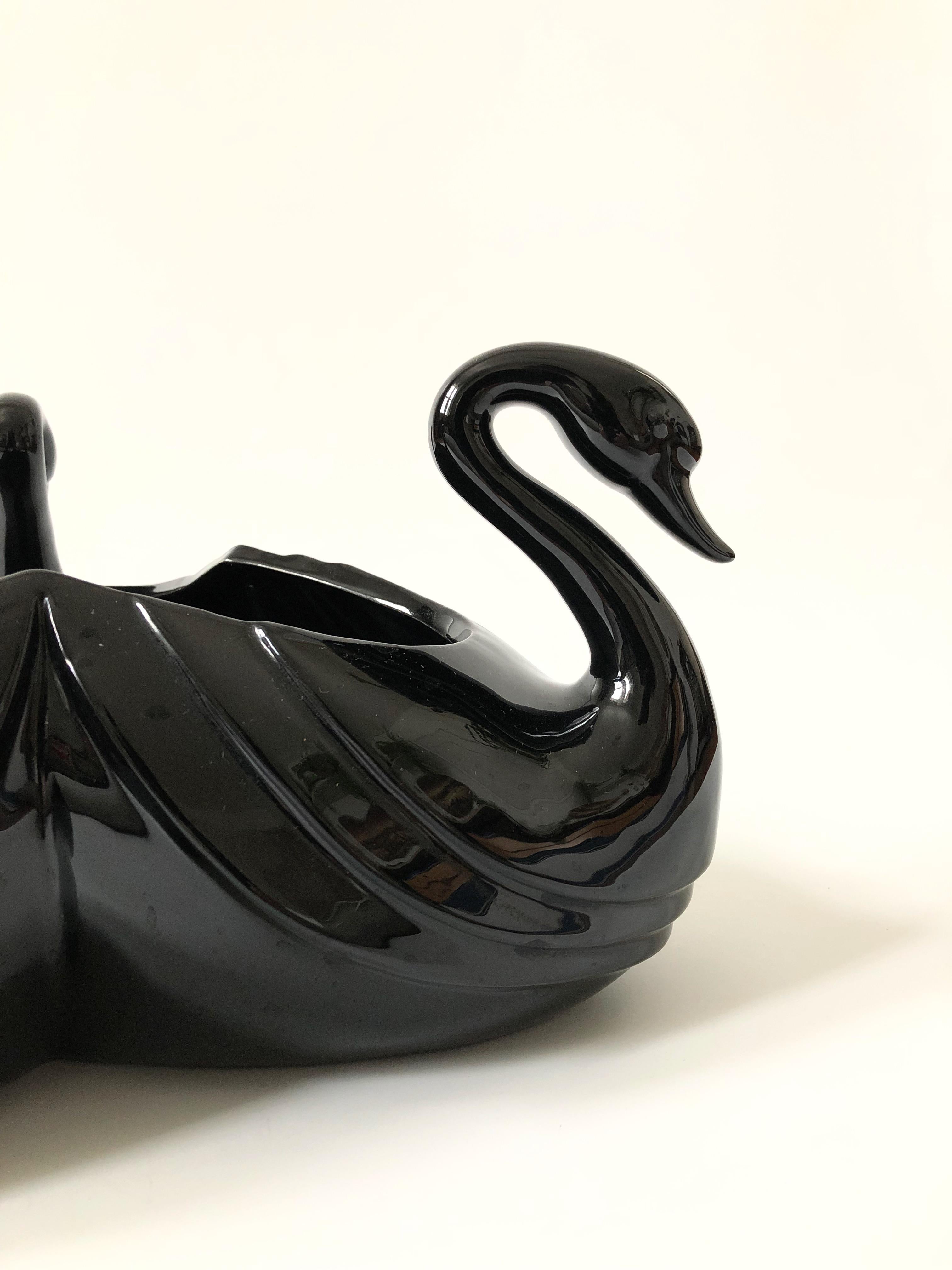Large Ceramic 1980s Fitz and Floyd Black Swan Bowl In Good Condition In Fairfield, CA