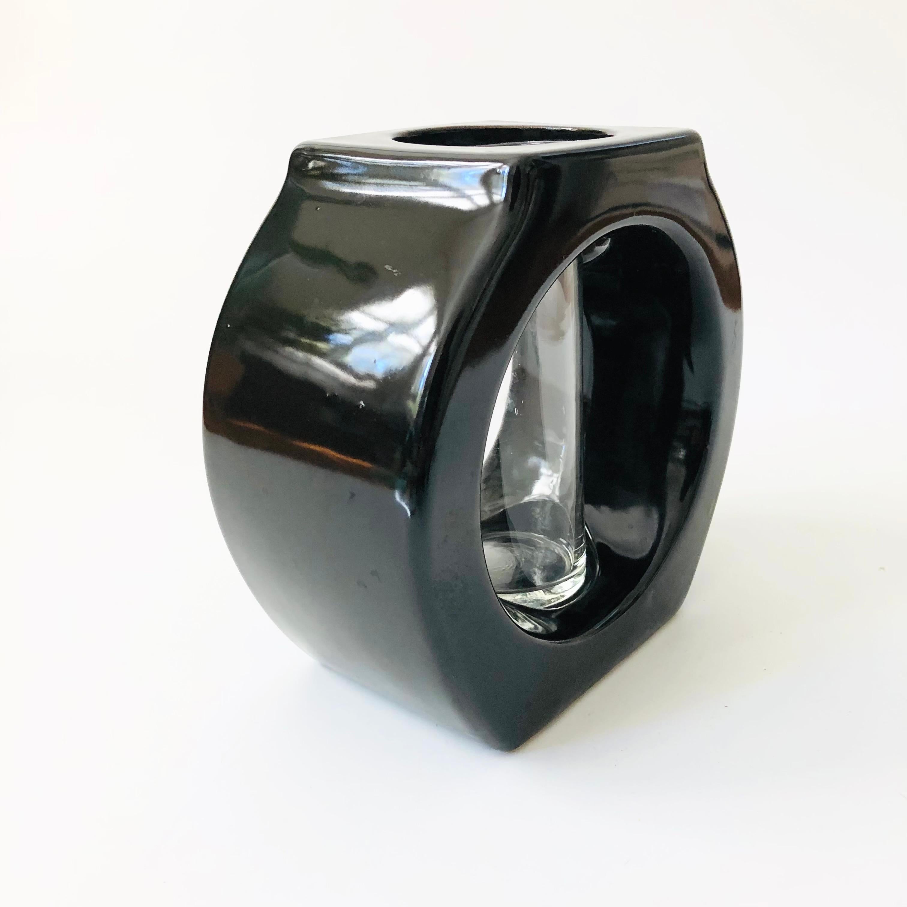 Ceramica Grande vaso a fiala in ceramica e vetro in vendita