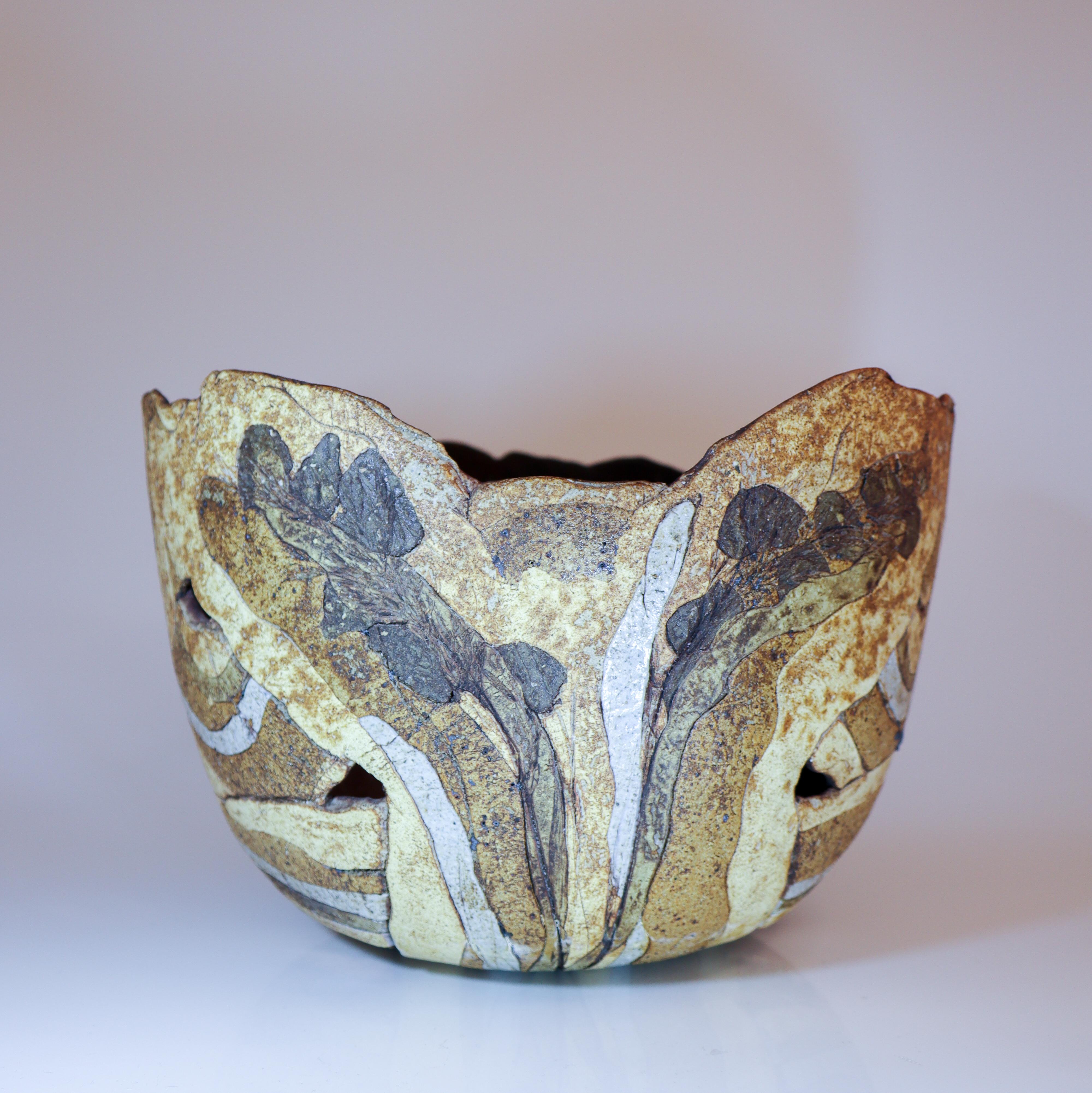 Large Ceramic Bowl / Fruit Basket - Attributed to Francesca Mascitti-Lindh For Sale 1