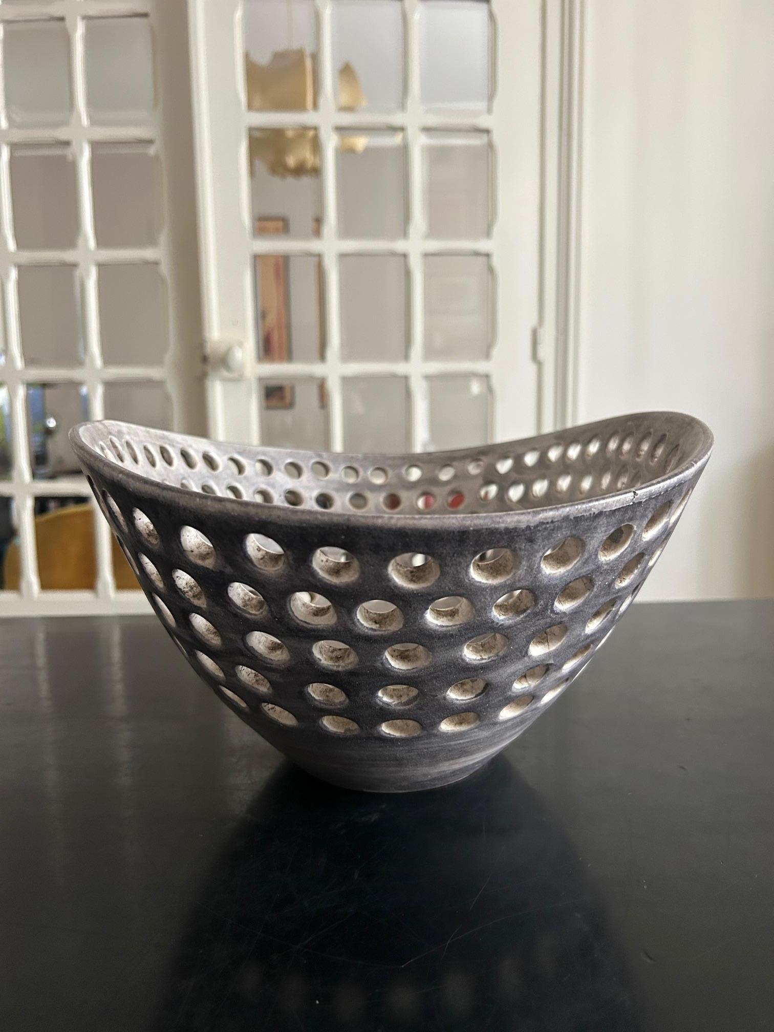 ciotola grande in ceramica Marcel Guillot In condizioni buone in vendita a Brooklyn, NY
