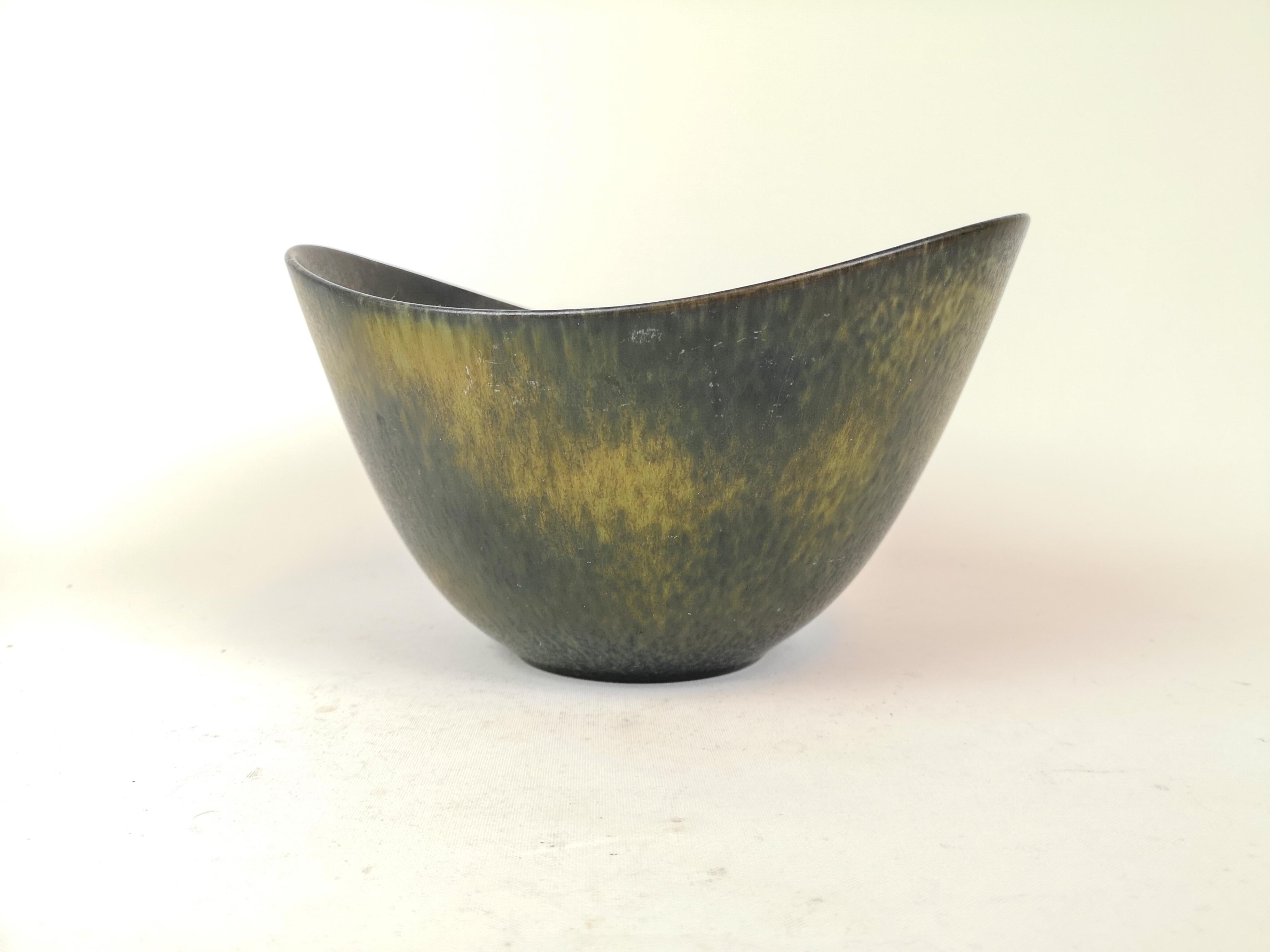 Wonderful largest model of the AXK bowl manufactured in the 1950s at Rörstrand, designed by Gunnar Nylund.
The bowl has a wonderful glaze and it lifts the shape of the bowl to a wonderful object.

Good condition

Measures: H 16 cm x W 27 cm x D