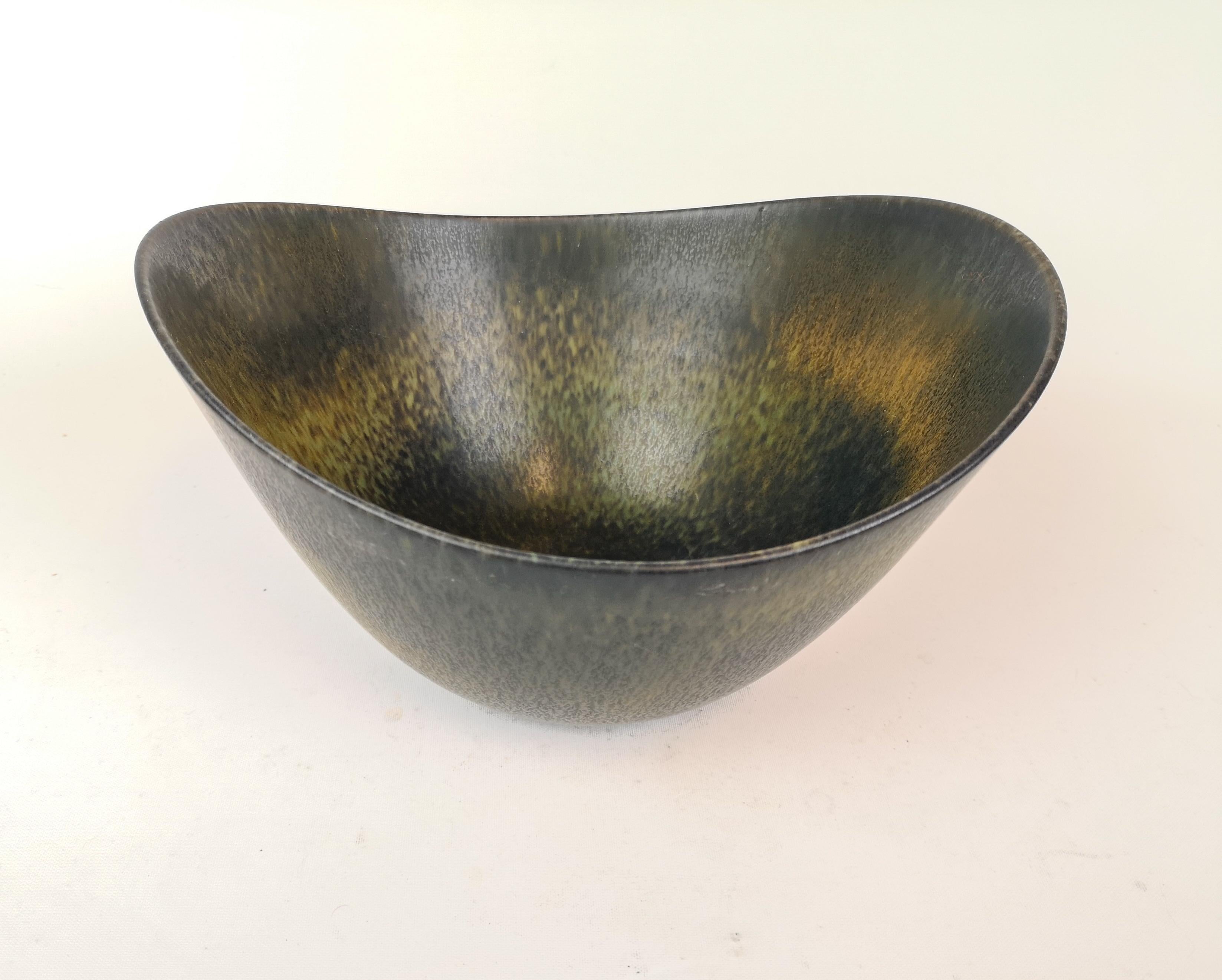 Swedish Midcentury Modern Large Ceramic Bowl Rörstrand AXK Gunnar Nylund, Sweden, 1950s For Sale
