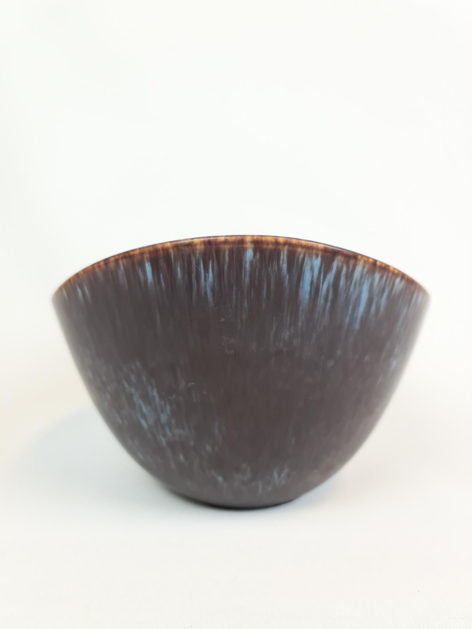 Midcentury Modern Large Ceramic Bowl Rörstrand AXK Gunnar Nylund, Sweden, 1950s In Good Condition In Hillringsberg, SE