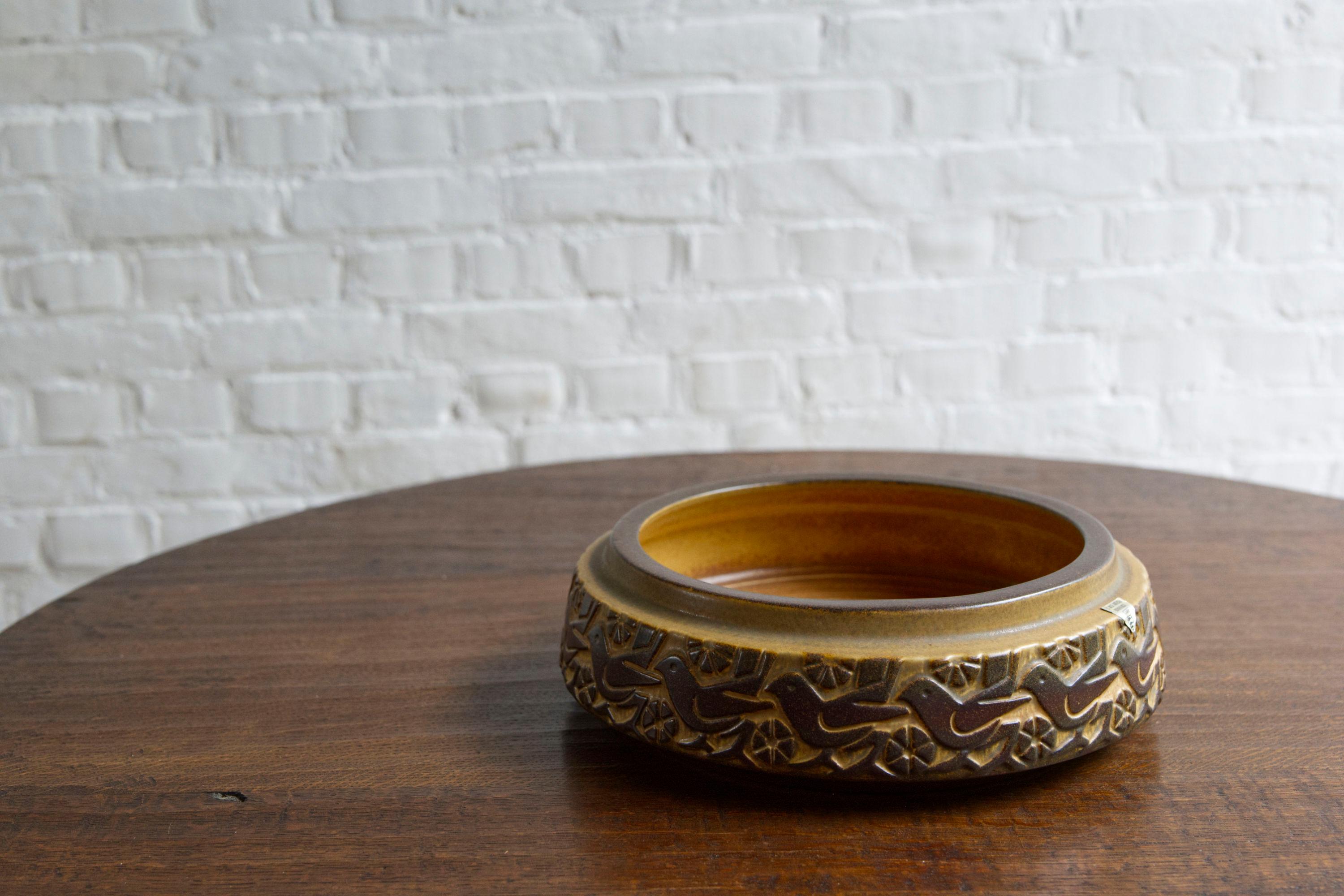 Scandinavian Modern Large ceramic bowl with birds by Marianne Starck for Michael Andersen, 1960s For Sale