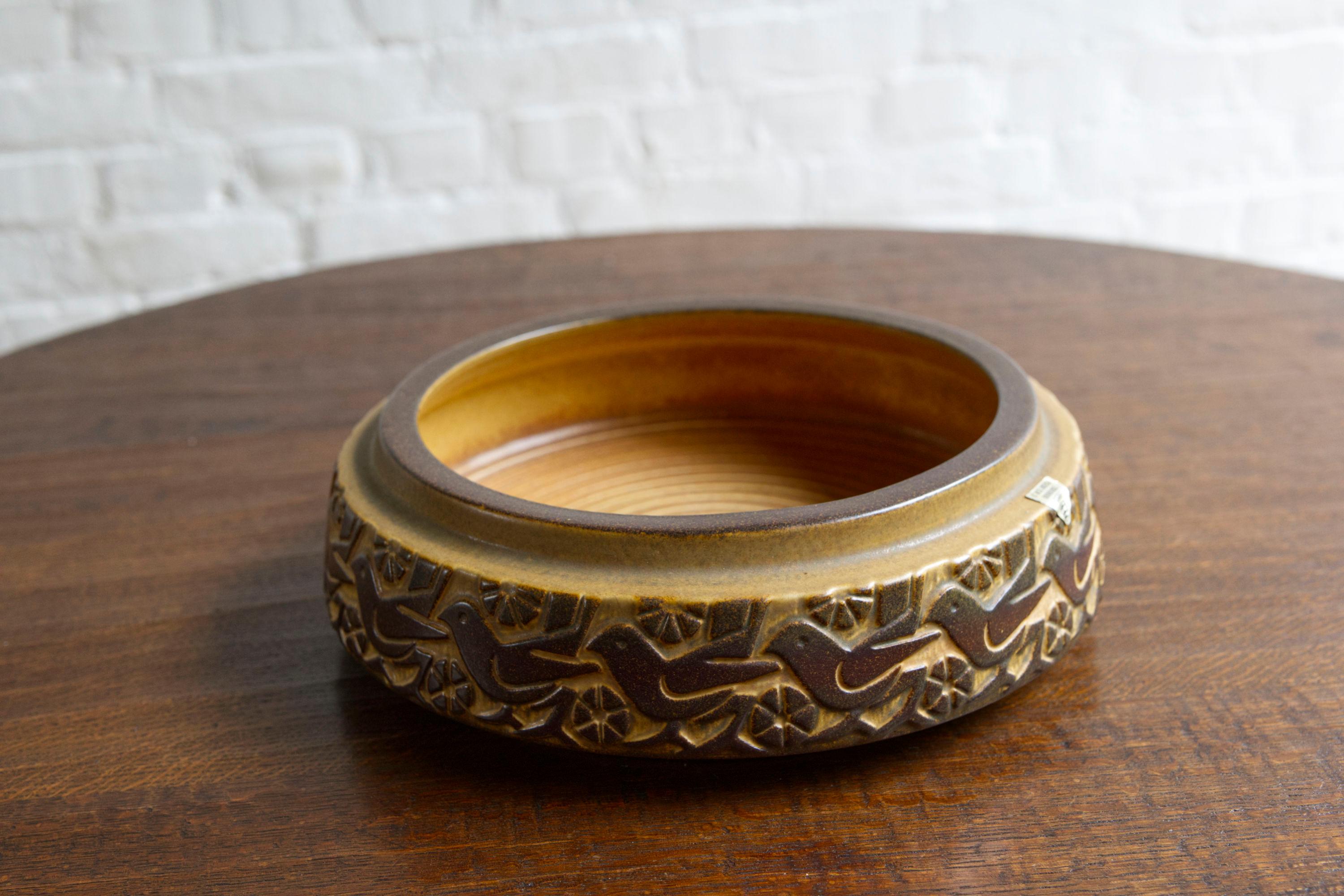 Danish Large ceramic bowl with birds by Marianne Starck for Michael Andersen, 1960s For Sale