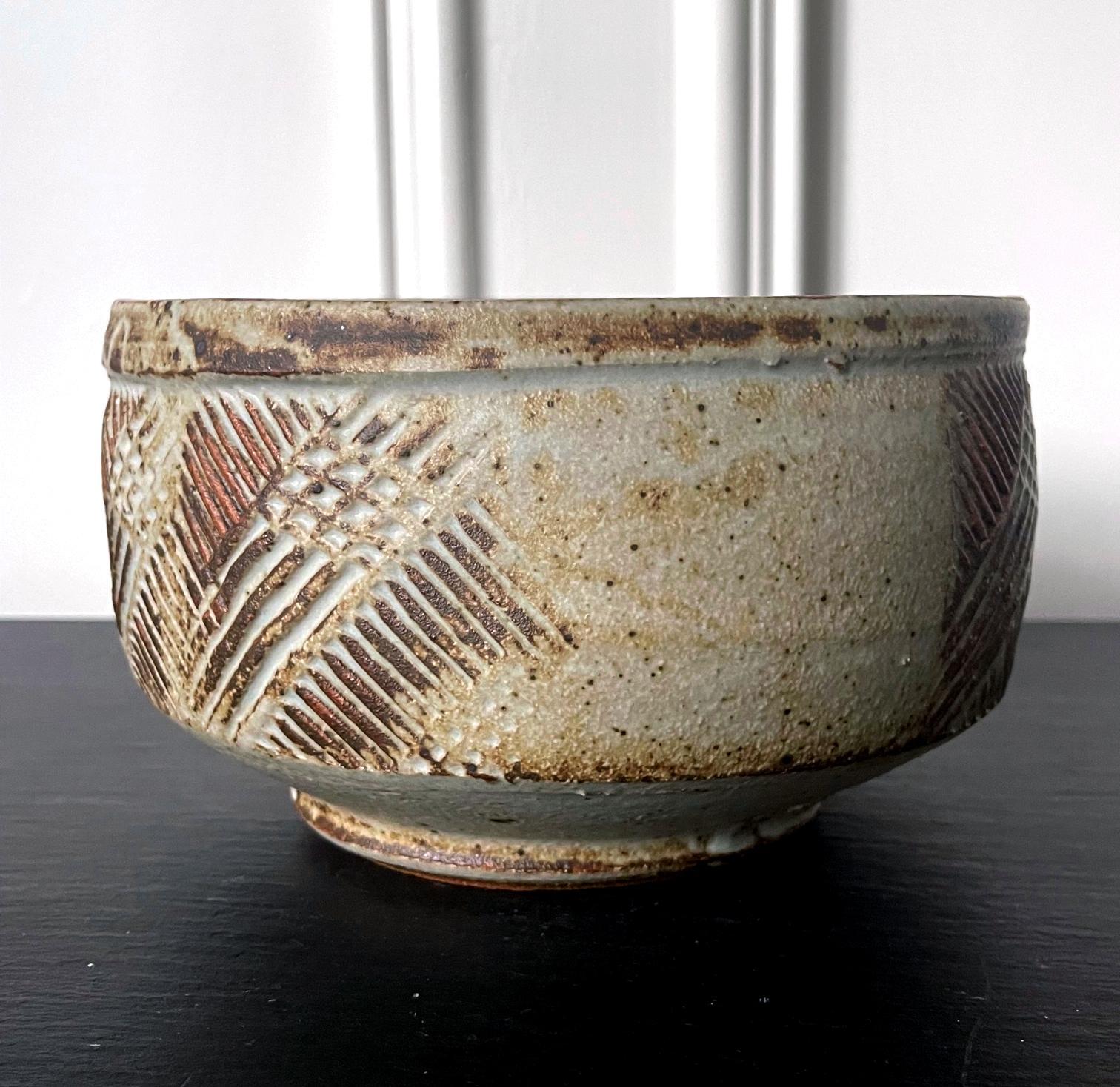 American Large Ceramic Bowl with Carving by Warren Mackenzie For Sale