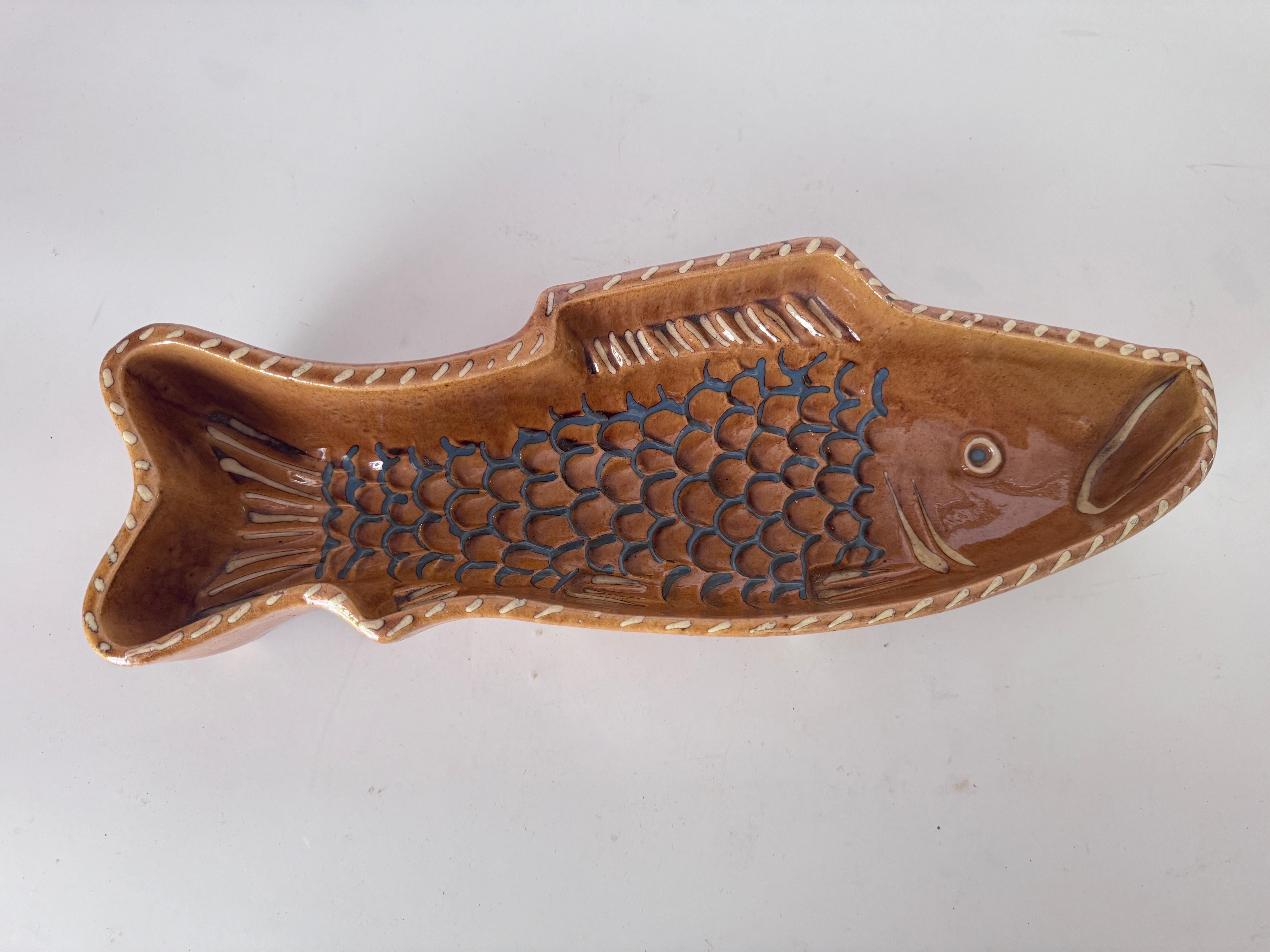 Large Ceramic Brown Vide Poche in a Fish Form Circa 1960 Italy In Good Condition For Sale In Auribeau sur Siagne, FR