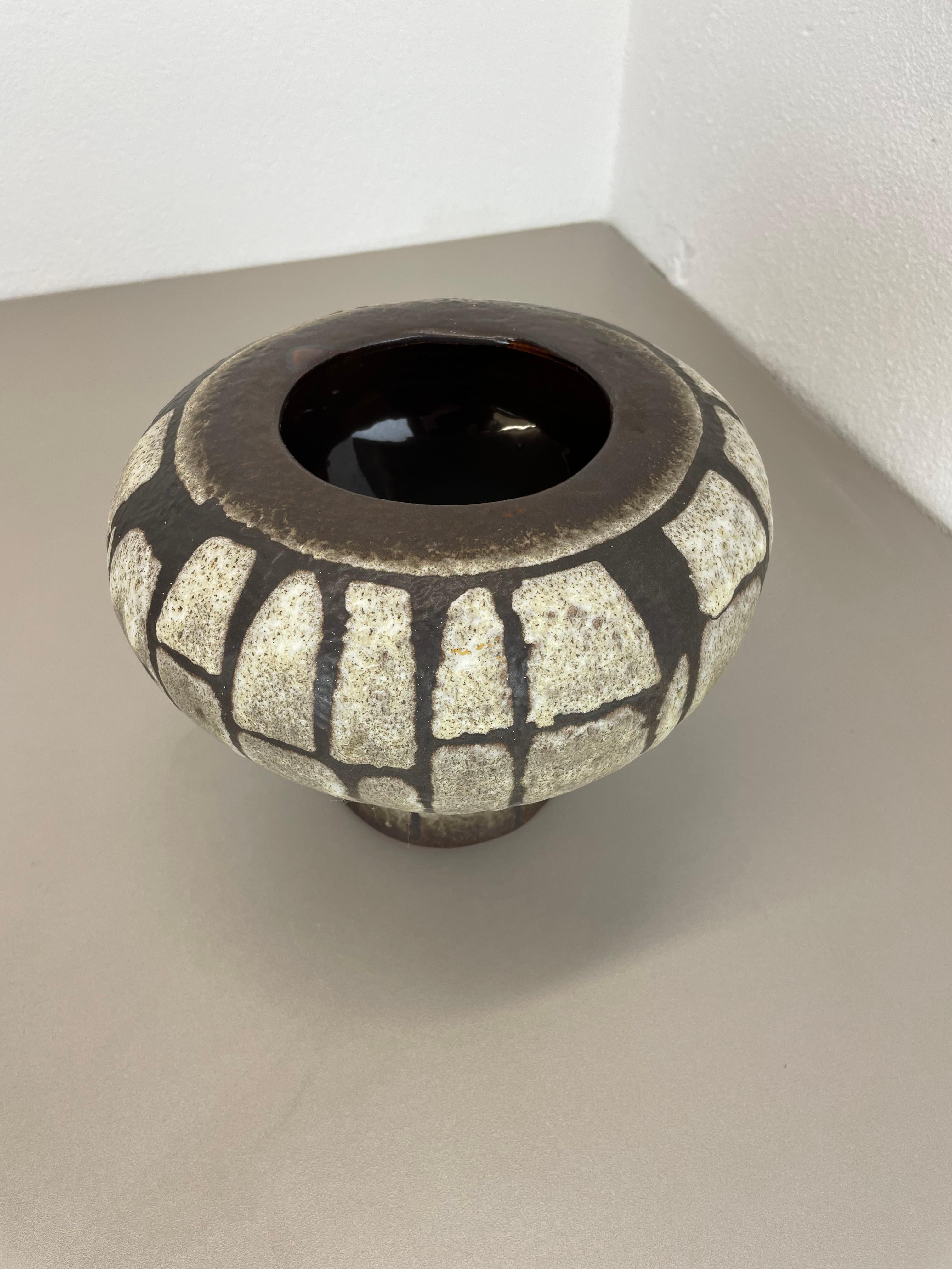 Large Ceramic Brutalist Vase FAT LAVA Carstens Tönnieshof, Germany, 1970s In Good Condition For Sale In Kirchlengern, DE