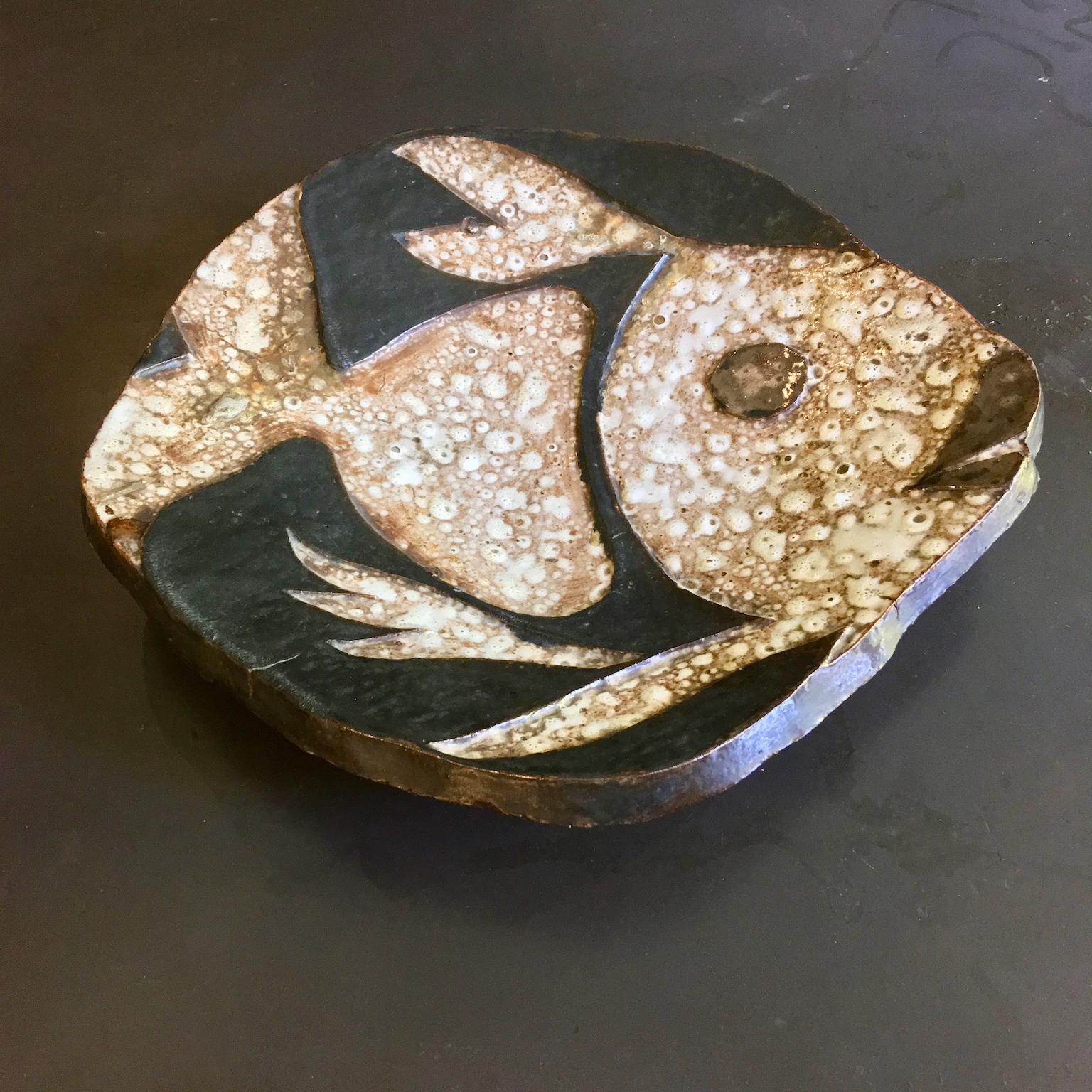 A large ceramic charger, with fish motif. Signed FAUFRA R 61 and attributed to the Belgian artist Roger Faufra (1926-2005), typically known for his landscape painting.

This is a nice heavy piece, with abstract form and bubble-textured glaze in