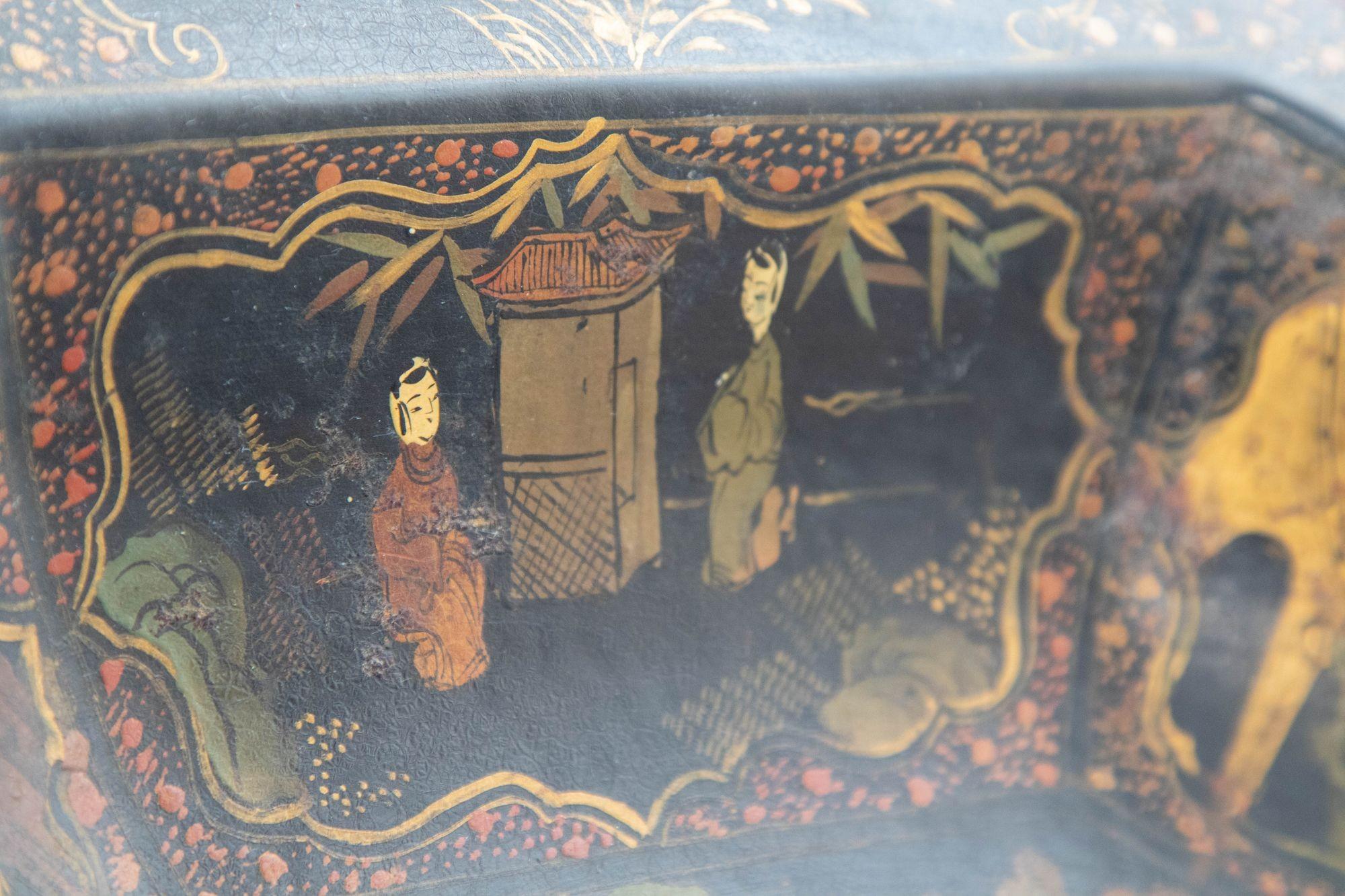Large Ceramic Chinese Platter in Black Gilt Hand Painted Octagonal Shape 1940s For Sale 6