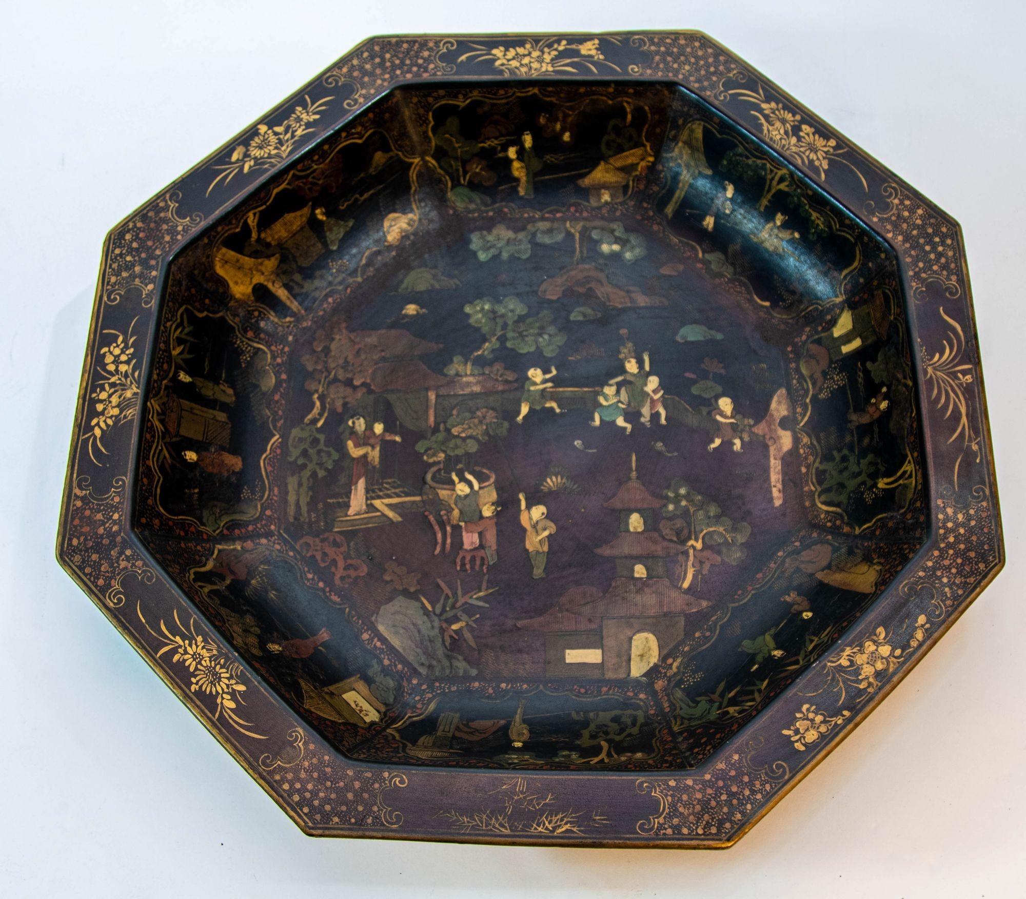 Large Ceramic Chinese Platter in Black Gilt Hand Painted Octagonal Shape 1940s For Sale 14