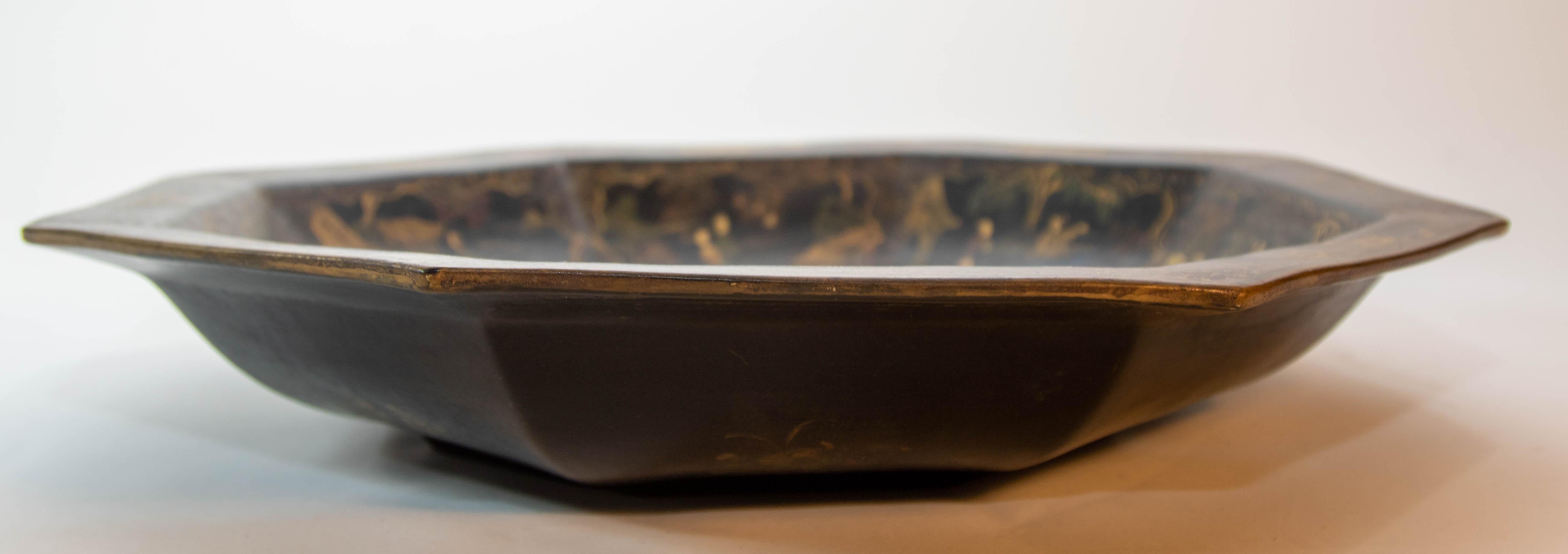 Hand-Painted Large Ceramic Chinese Platter in Black Gilt Hand Painted Octagonal Shape 1940s For Sale