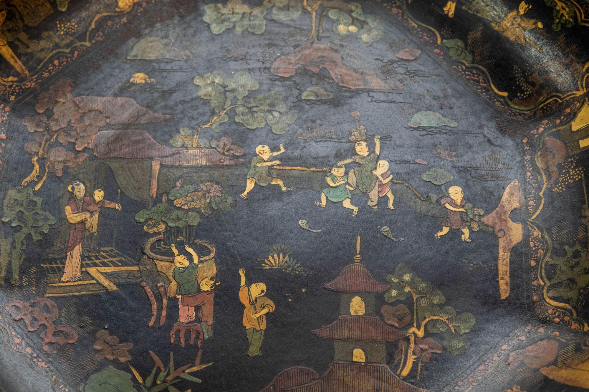 Large Ceramic Chinese Platter in Black Gilt Hand Painted Octagonal Shape 1940s For Sale 1